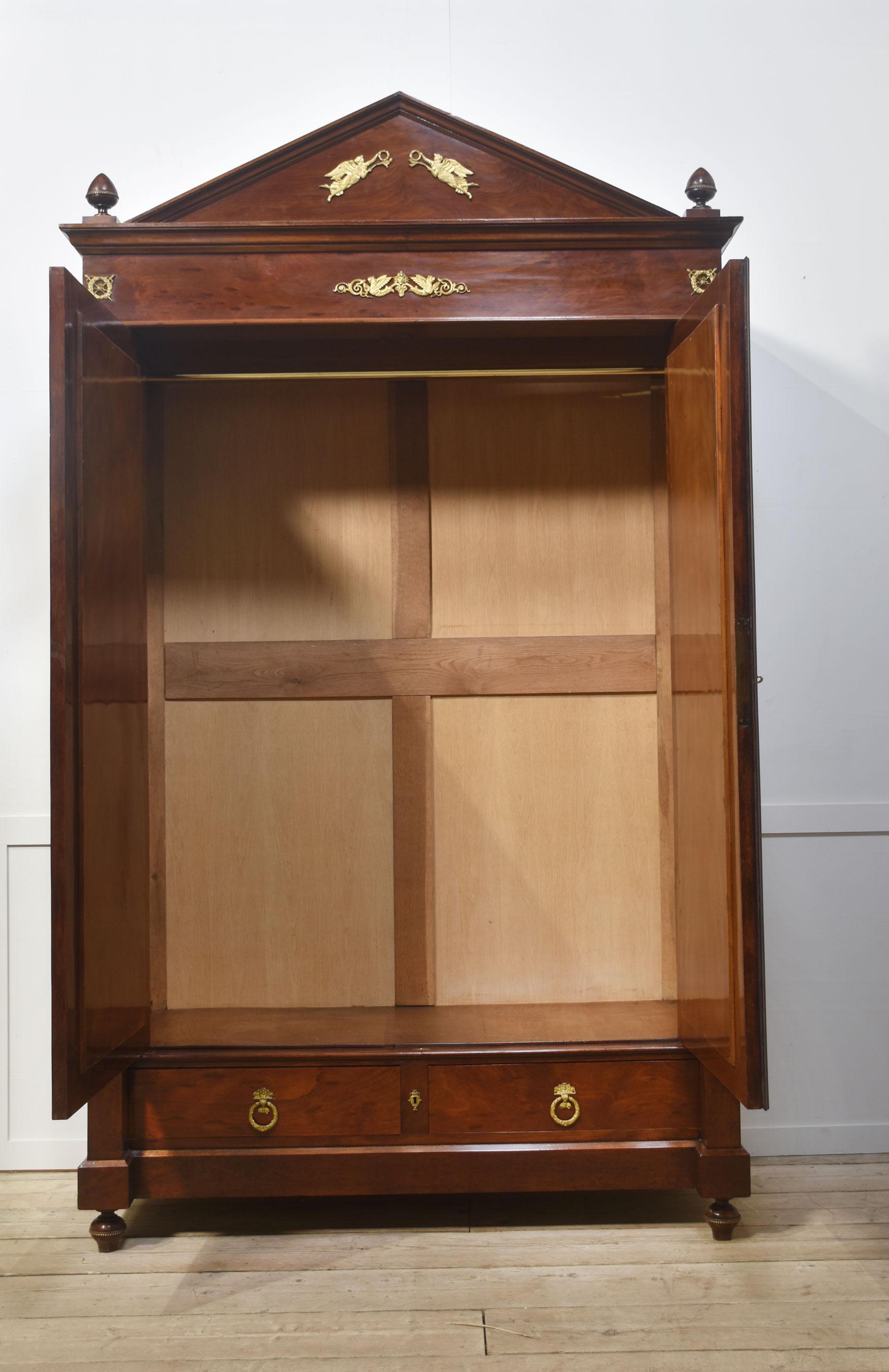 Zweitüriger Kleiderschrank im Empire-Stil aus Mahagoni im Angebot 2