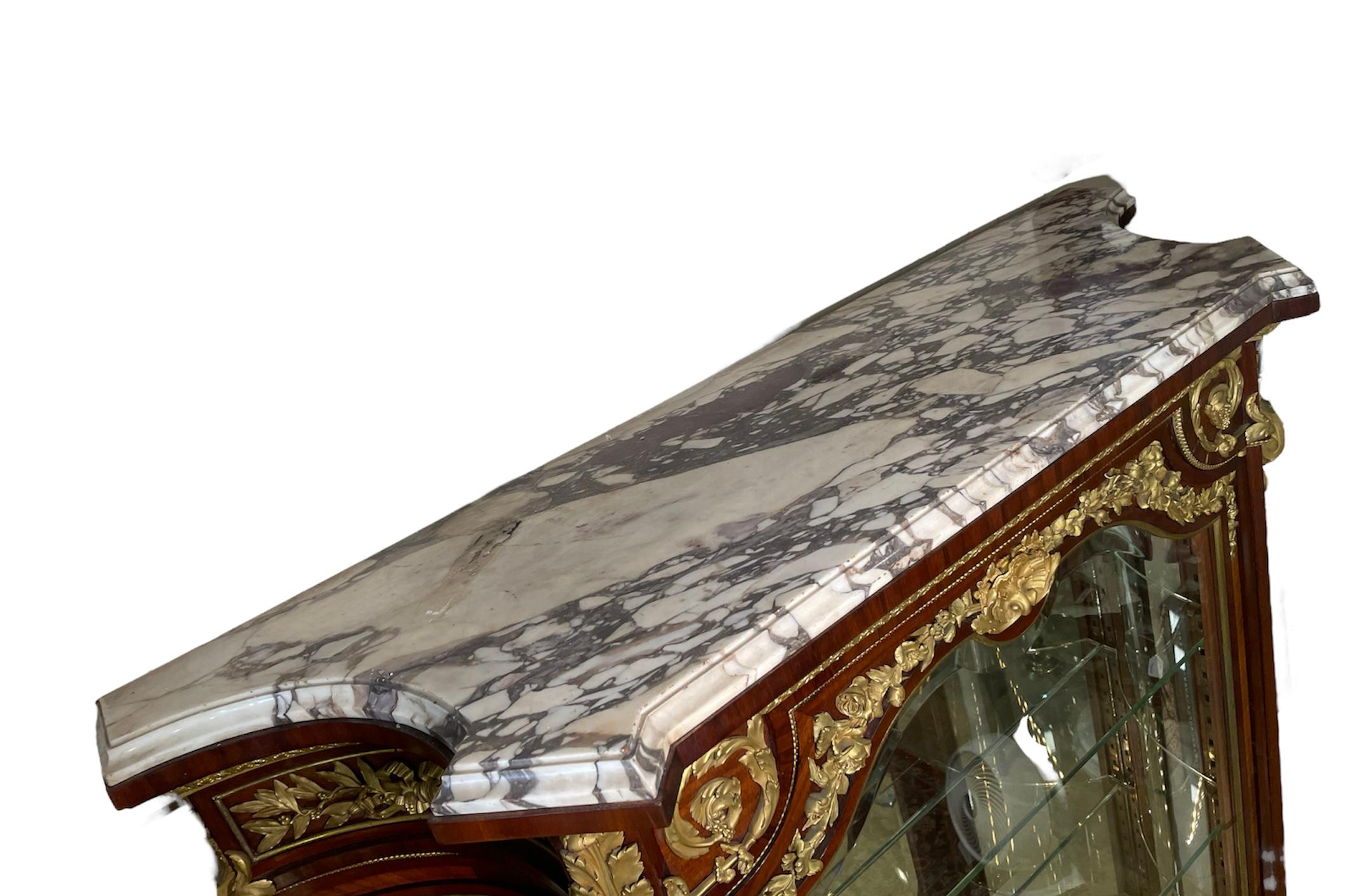 Vitrine-Schrank im Empire-Stil von Maison Krieger aus Holz, Glas, Bronze und Marmor im Angebot 7