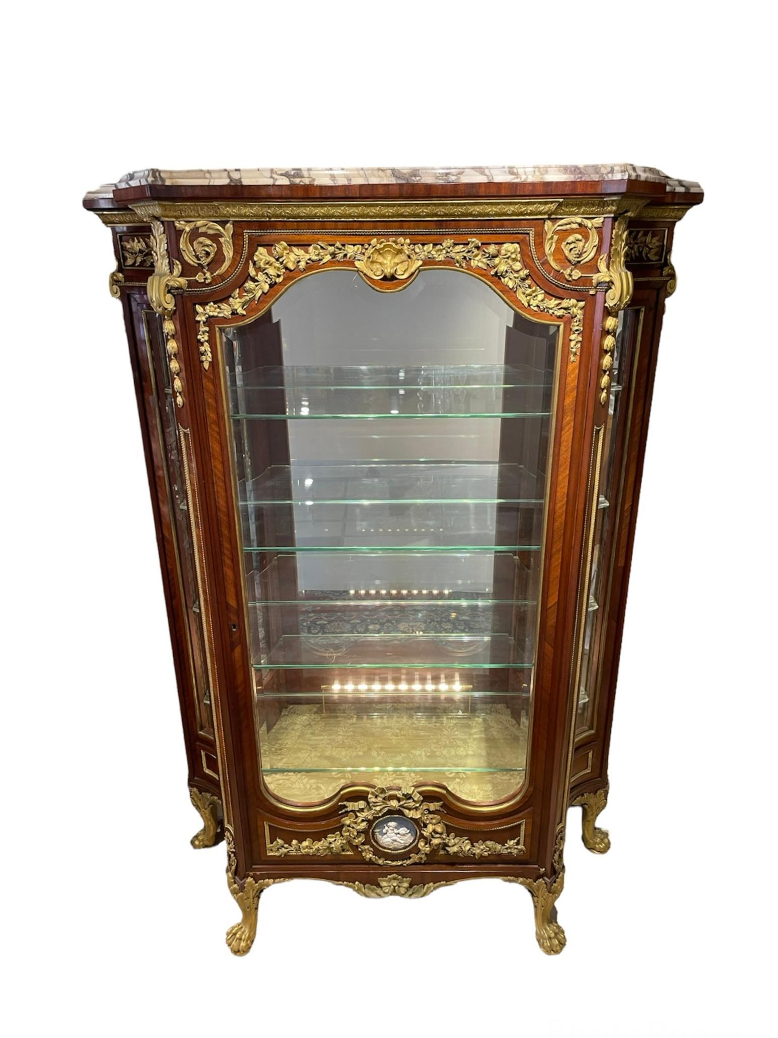XIXe siècle Vitrine de style Empire Maison Krieger en bois, verre, bronze et marbre en vente