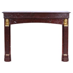 Cheminée de style Empire en marbre Rouge Griotte, bronzes ( attribuée à Thomire)
