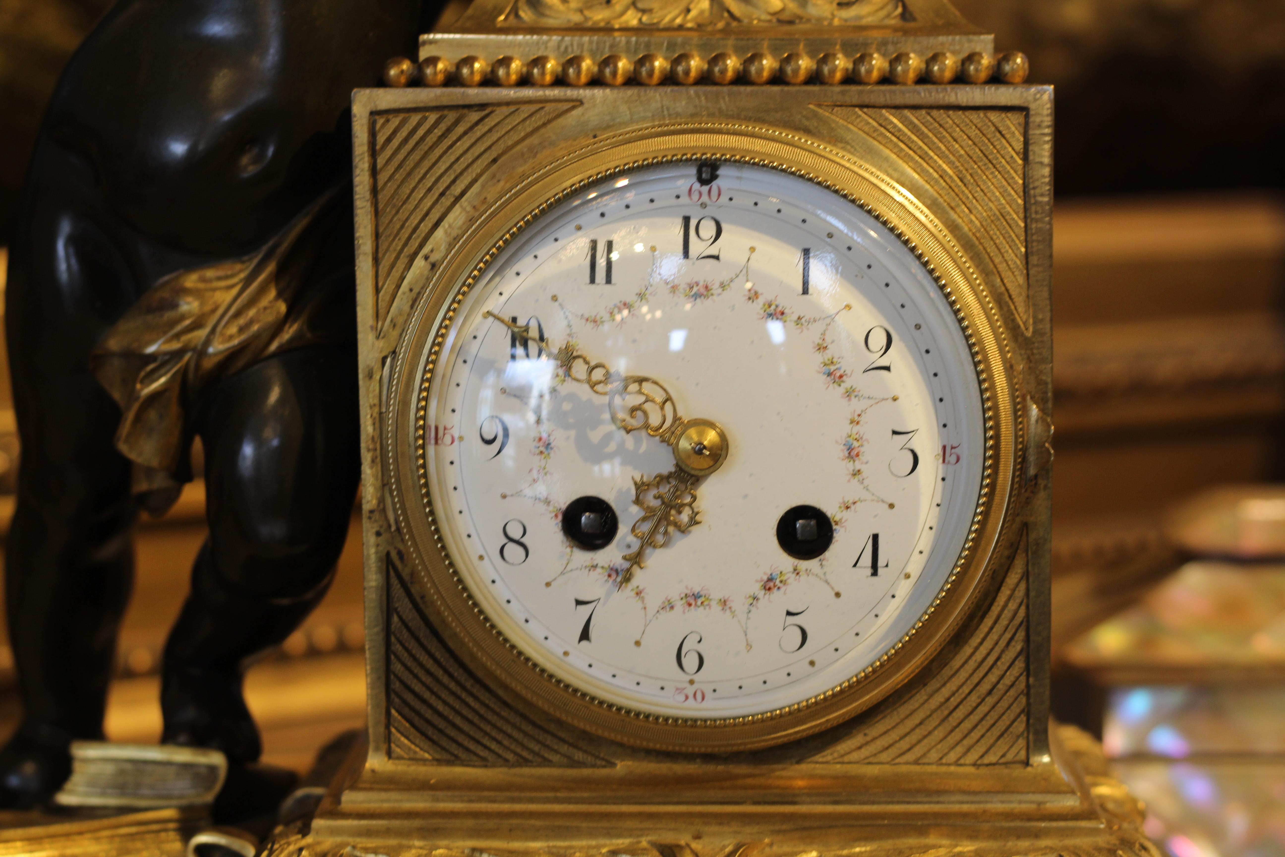 Pendule de cheminée de style Empire avec base en marbre blanc, 1860 Bon état - En vente à Lincoln, GB