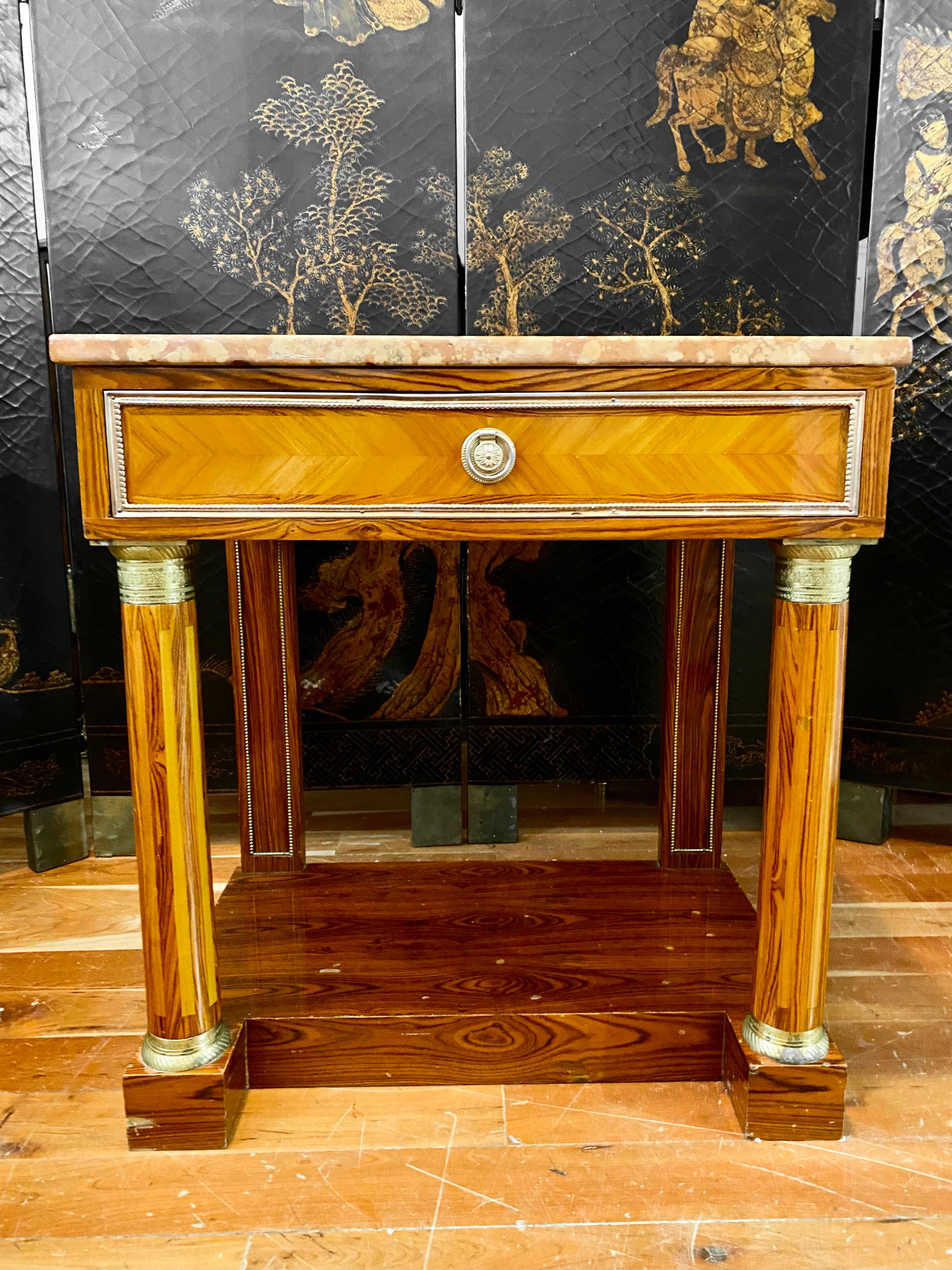 Nachttisch oder Konsole im Empire-Stil mit Marmorplatte (Französisch) im Angebot