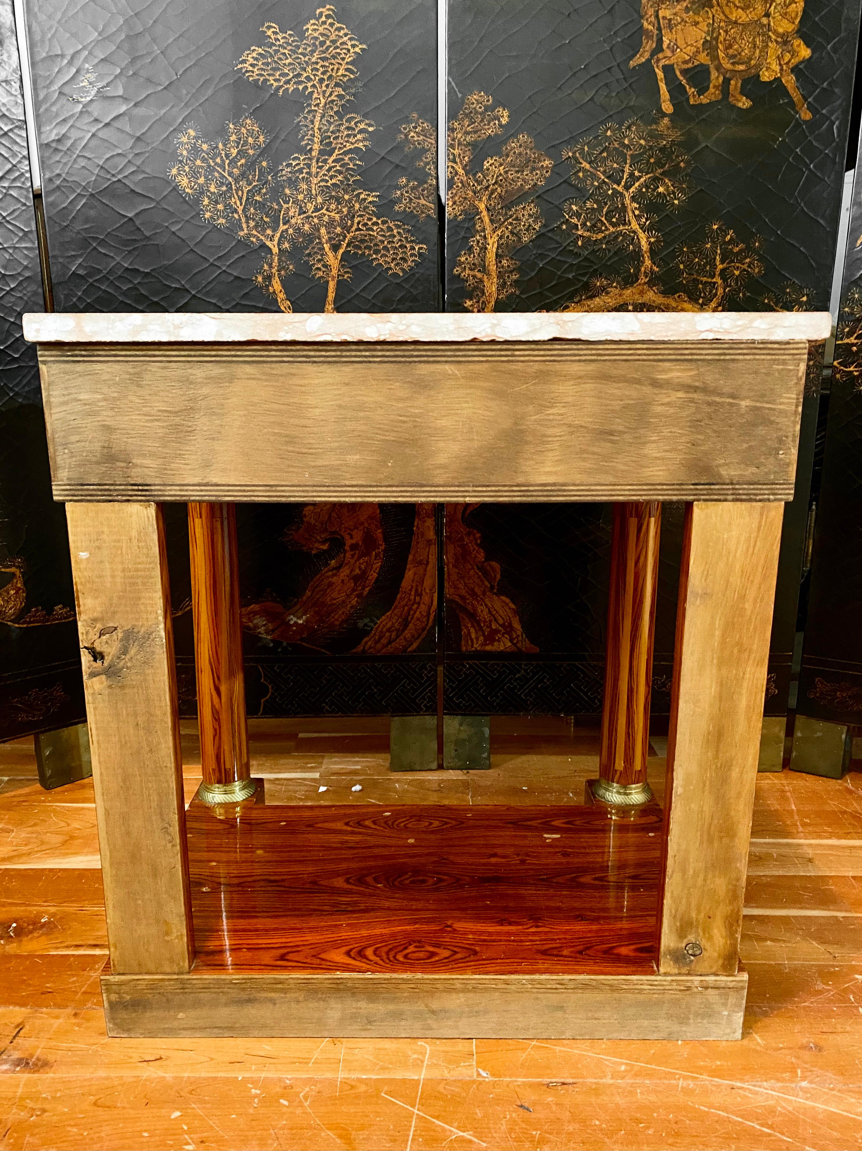 Nachttisch oder Konsole im Empire-Stil mit Marmorplatte (20. Jahrhundert) im Angebot