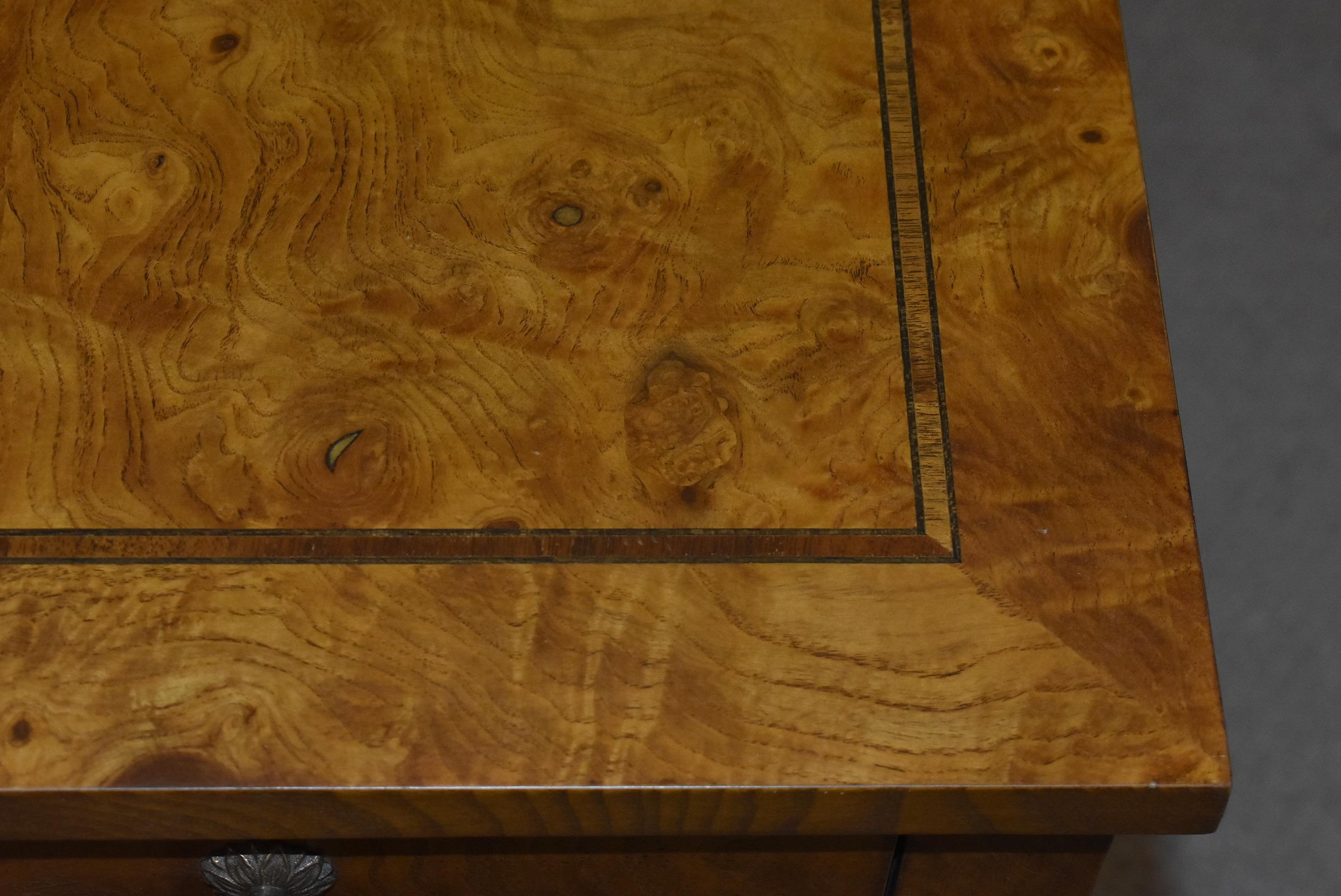 Empire Style Olive Wood Writing Desk by Baker Furniture Banded Inlay Top (21. Jahrhundert und zeitgenössisch)