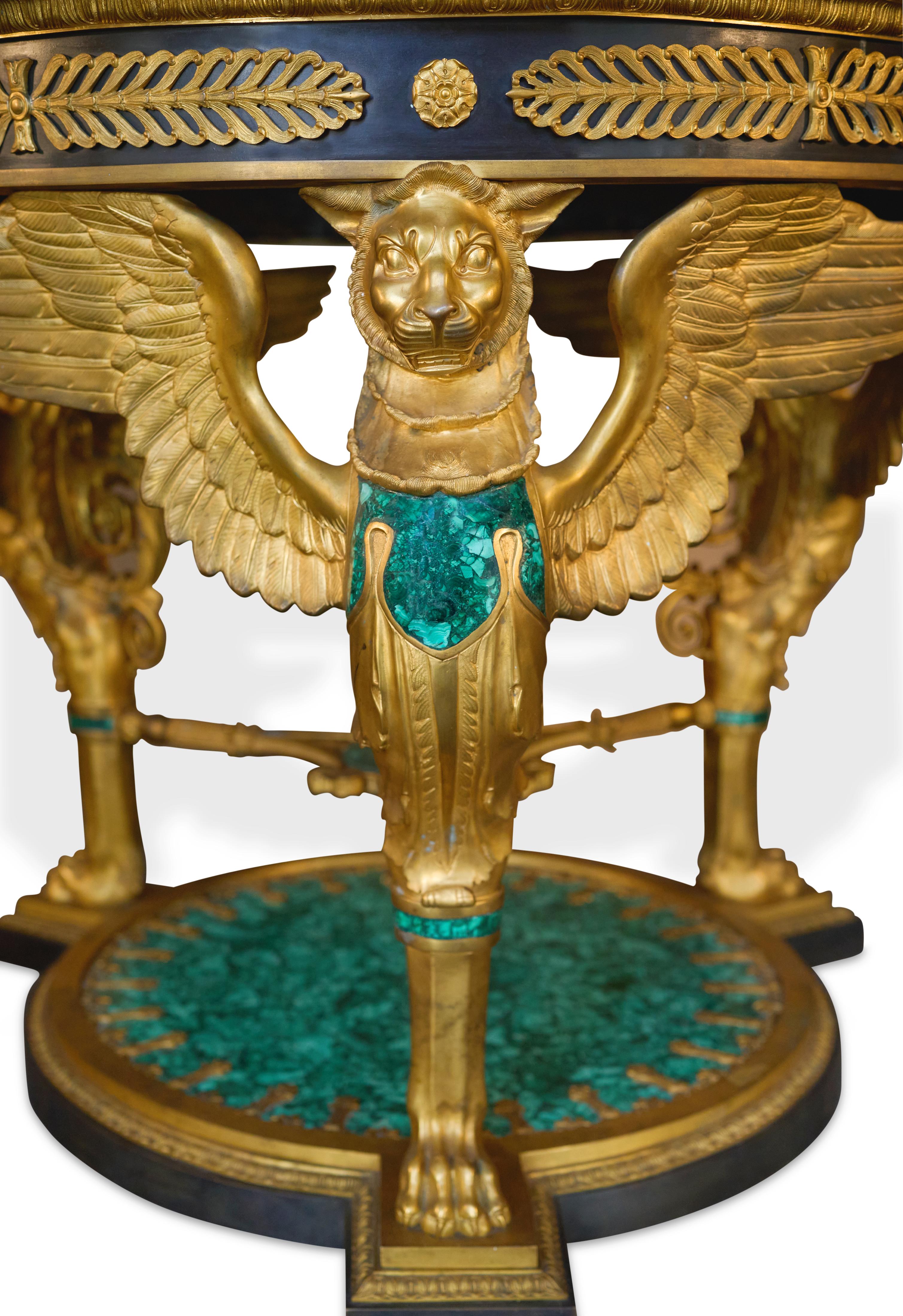 Mitteltisch aus Goldbronze und Malachit im Empire-Stil im Angebot 1
