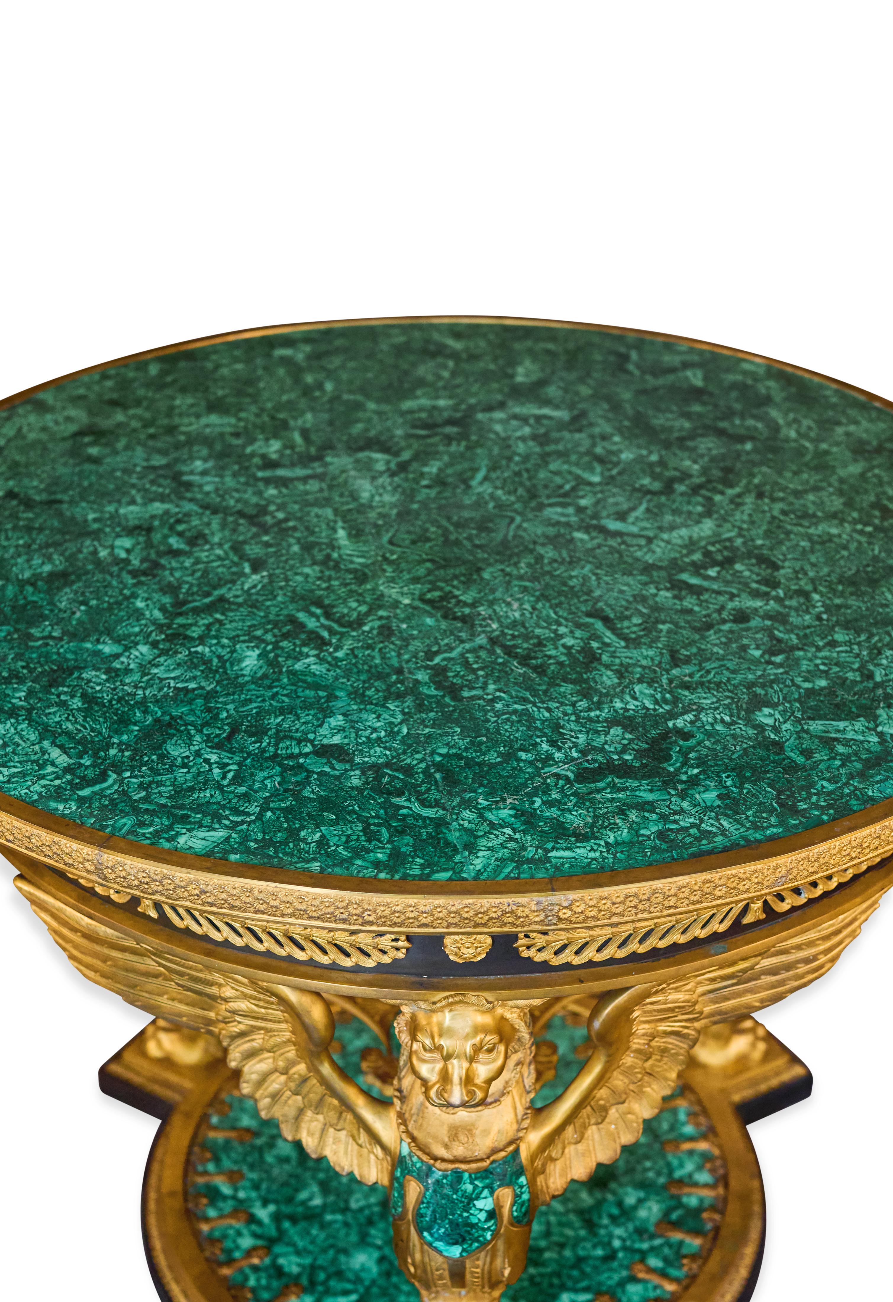 Table centrale de style Empire en bronze doré et malachite en vente 1