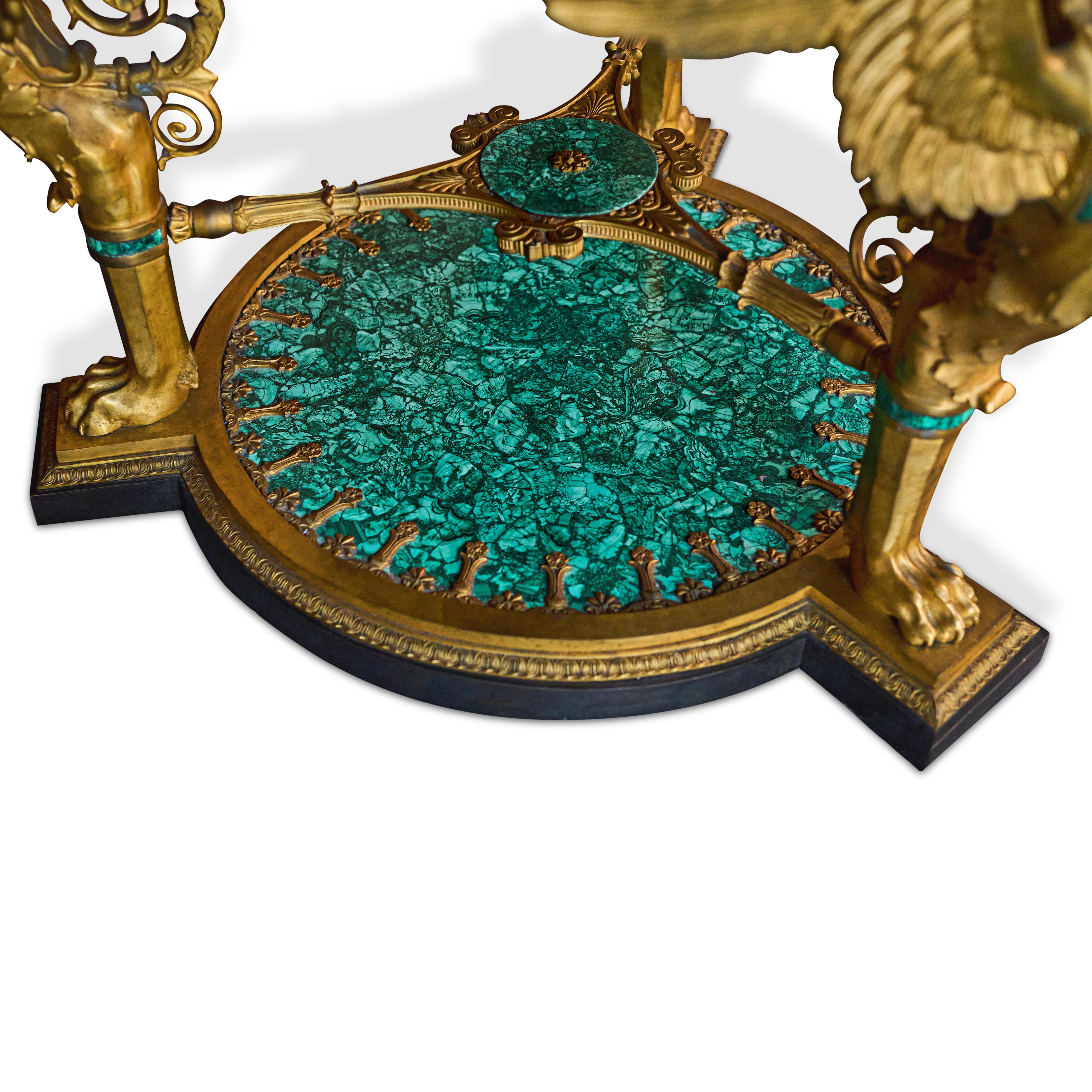Table centrale de style Empire en bronze doré et malachite en vente 3