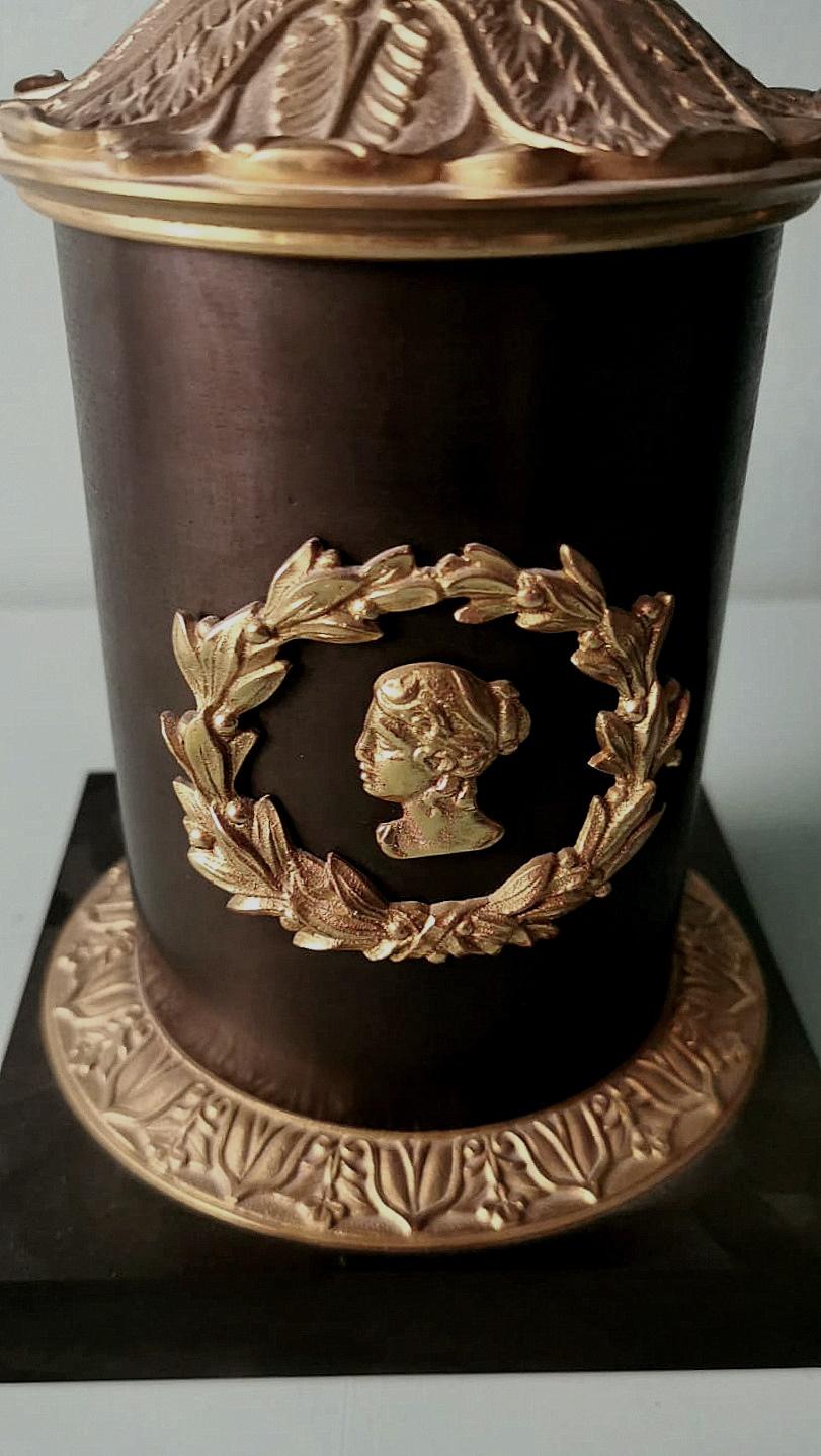 Paar italienische Säulen-Tischlampen aus Bronze und Messing im Empire-Stil 5