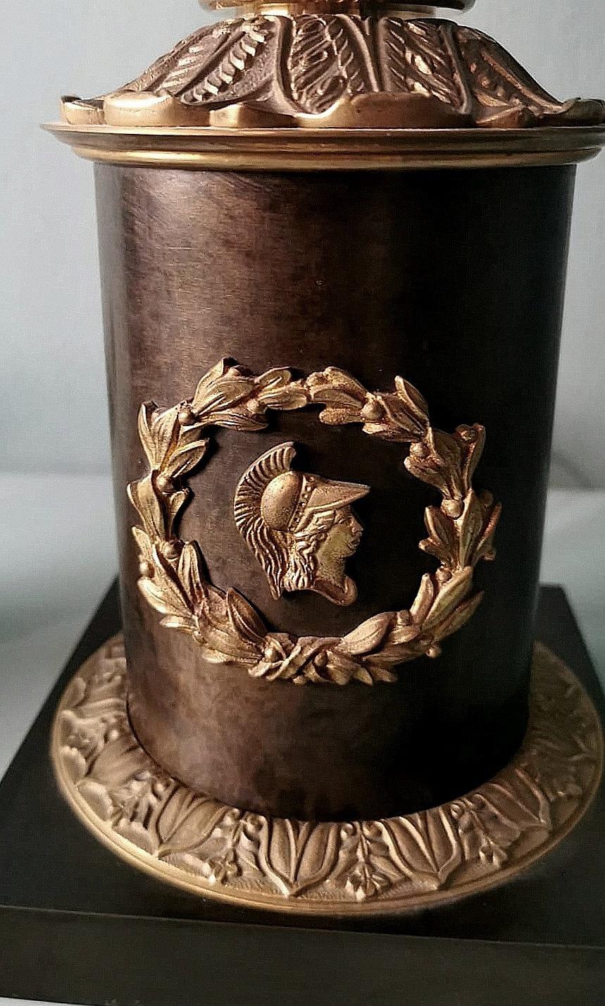 Paar italienische Säulen-Tischlampen aus Bronze und Messing im Empire-Stil 6
