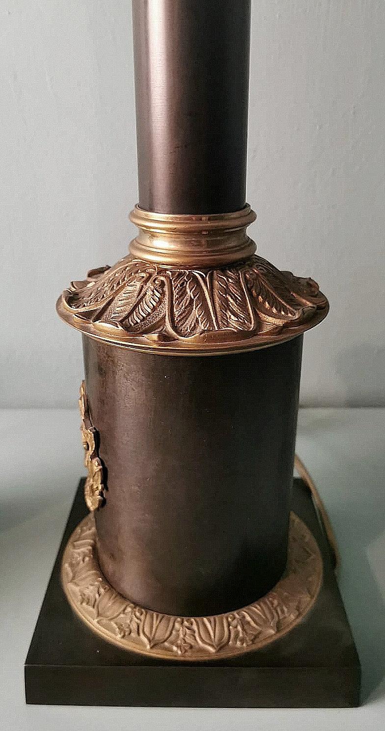 Paar italienische Säulen-Tischlampen aus Bronze und Messing im Empire-Stil 8