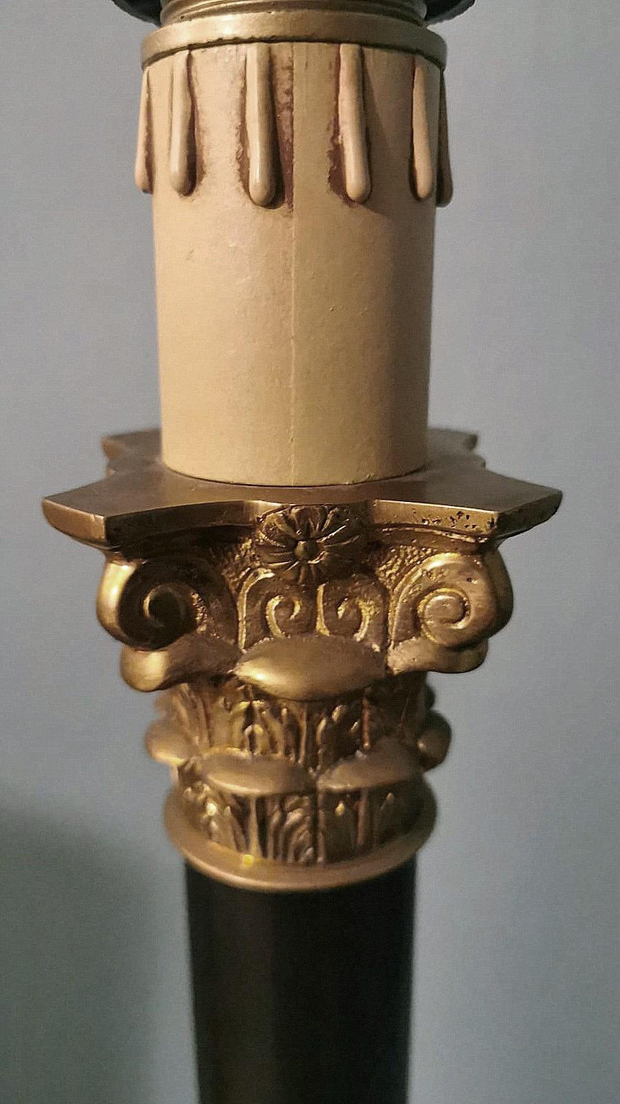 Paar italienische Säulen-Tischlampen aus Bronze und Messing im Empire-Stil 9