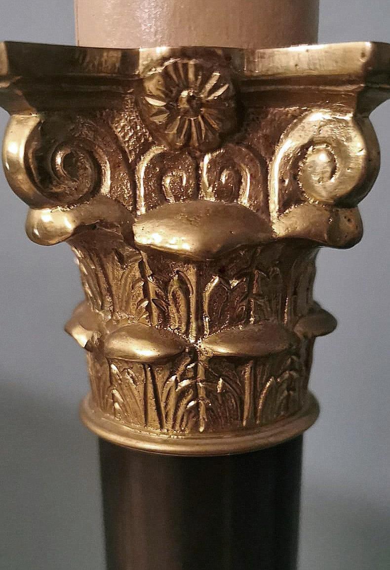 Paar italienische Säulen-Tischlampen aus Bronze und Messing im Empire-Stil 12