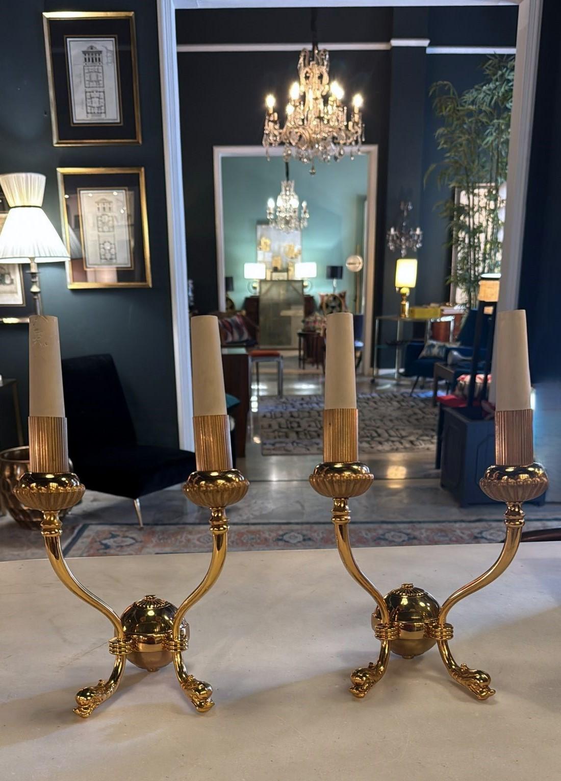 Paire d'appliques à deux lumières en laiton doré de style Empire en vente 10