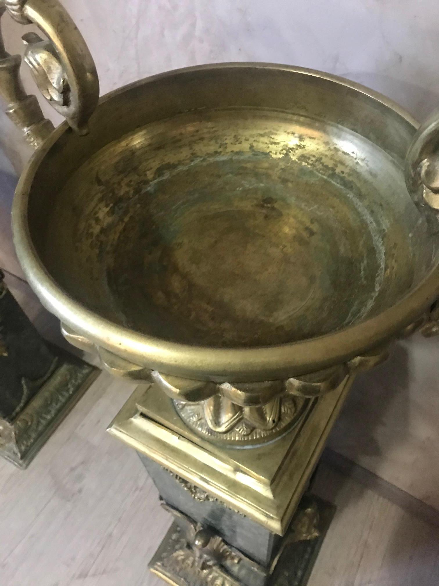 Paire de colonnes italiennes de style Empire en marbre vert et bronze doré 9