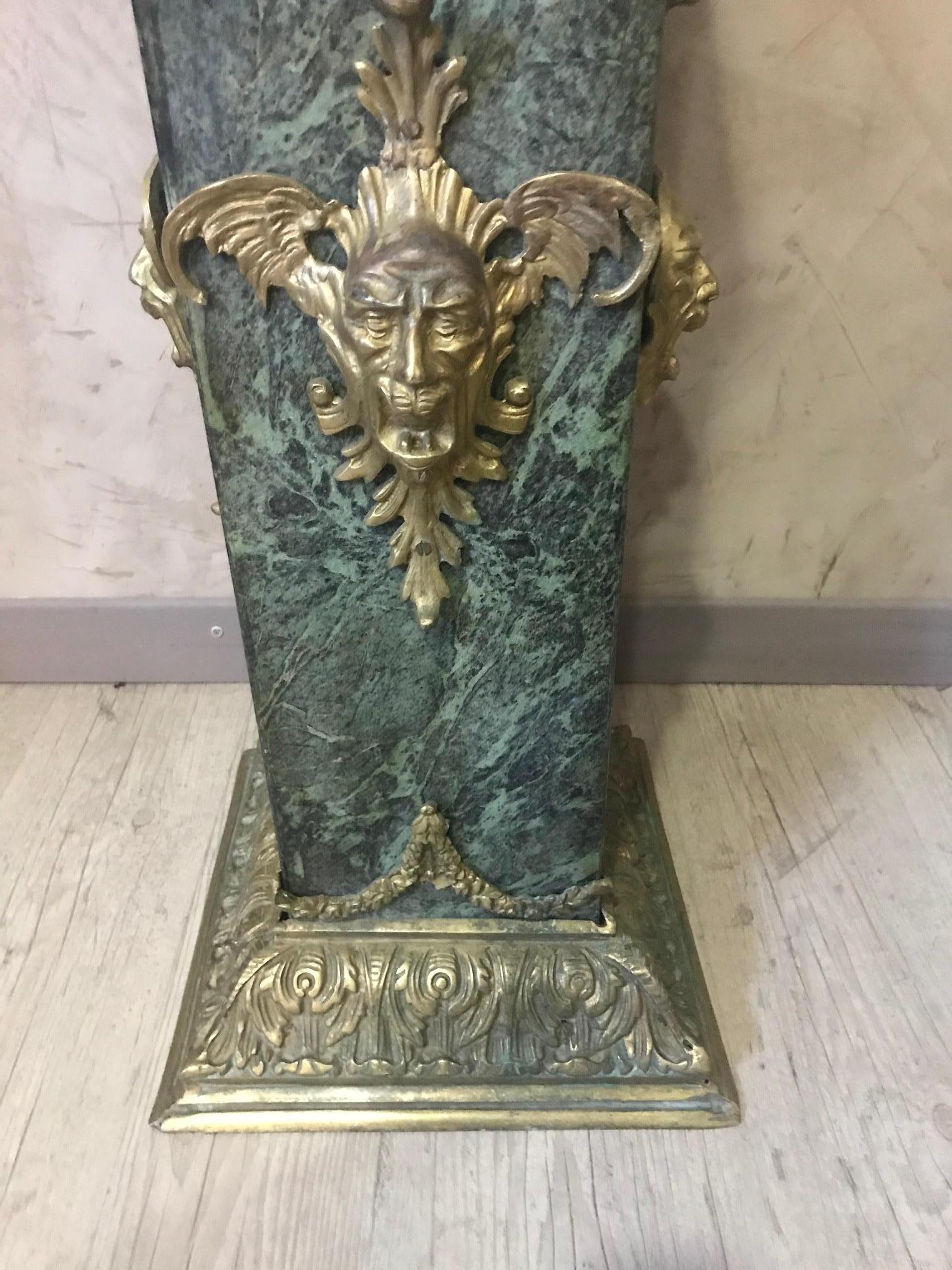 Paire de colonnes italiennes de style Empire en marbre vert et bronze doré 2