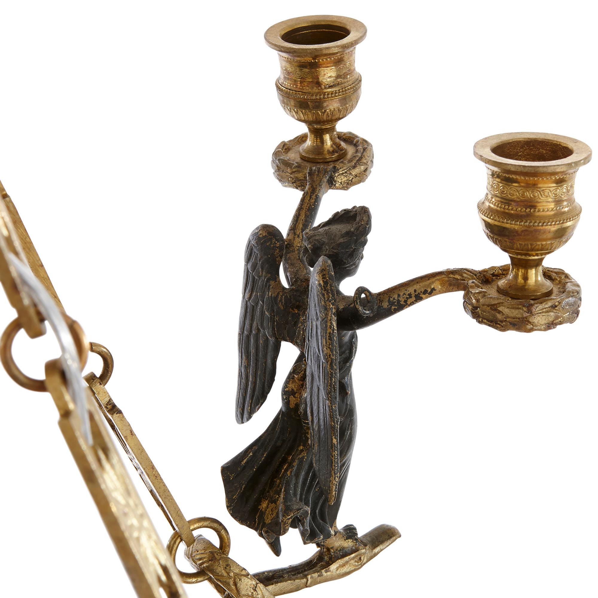 Patinierter und vergoldeter Sechs-Leuchten-Kronleuchter mit Schale, Bronze, Empire-Stil  (20. Jahrhundert) im Angebot