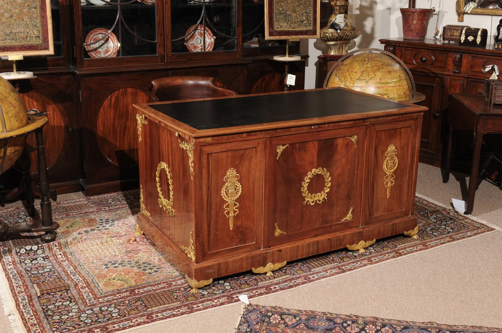 French Empire Style Pedestal Desk in Mahogany with Gilt Bronze Mounts, France ca. 1830 For Sale
