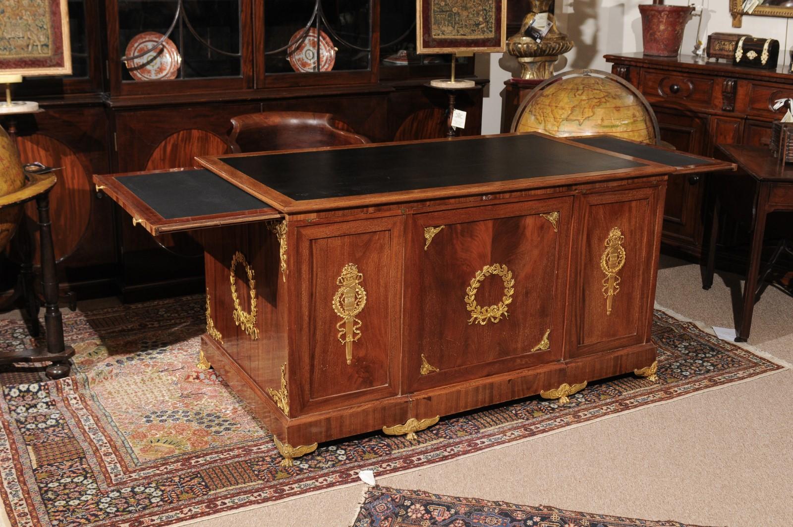 Empire Style Pedestal Desk in Mahogany with Gilt Bronze Mounts, France ca. 1830 In Good Condition For Sale In Atlanta, GA