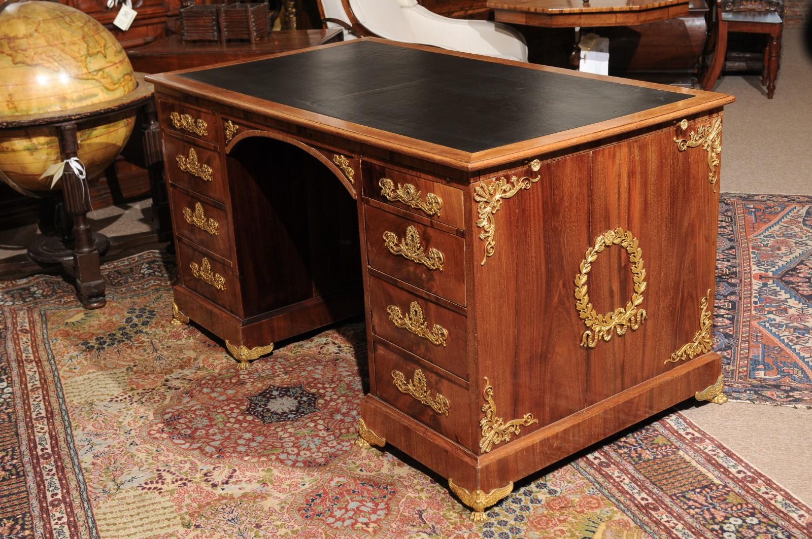 Empire Style Pedestal Desk in Mahogany with Gilt Bronze Mounts, France ca. 1830 For Sale 3