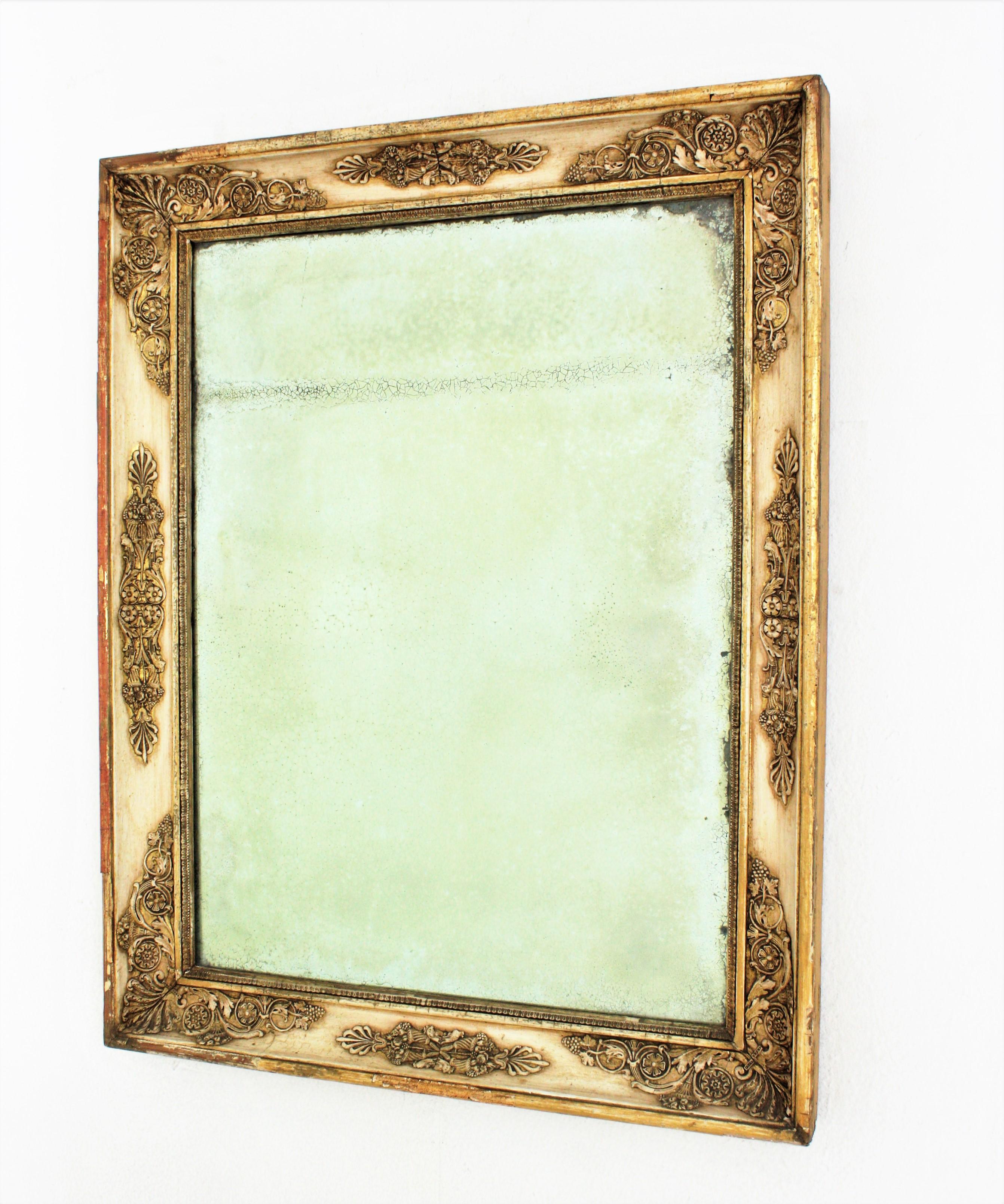 Miroir rectangulaire de style Empire en bois beige et doré en vente 3