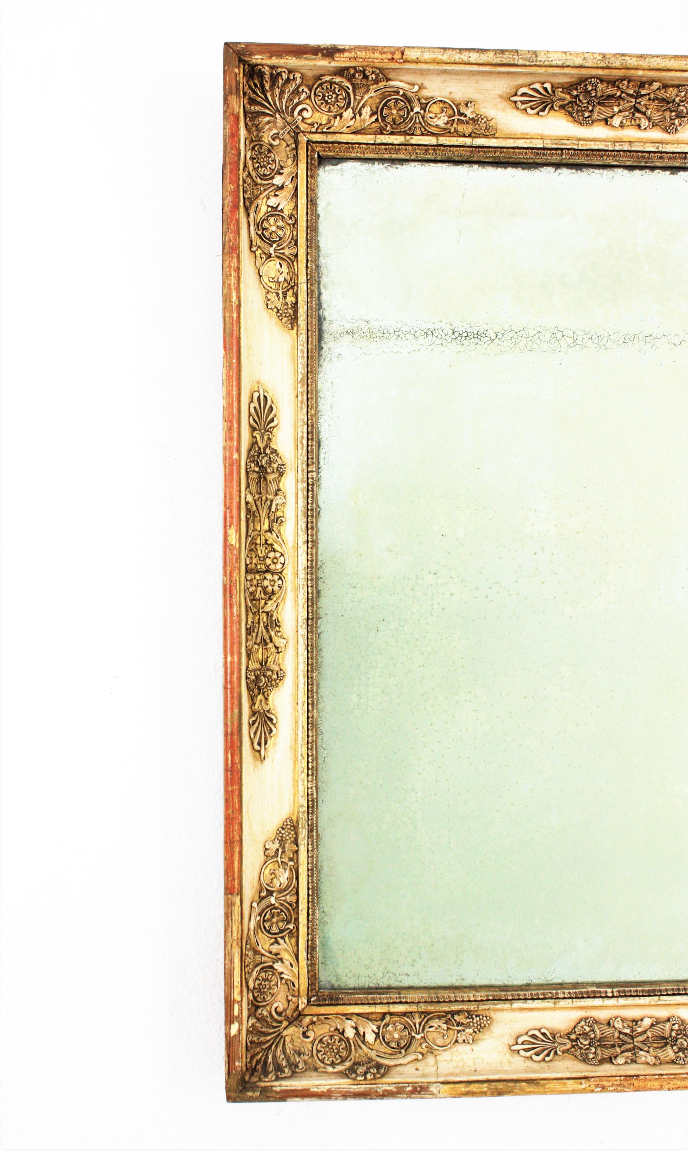20ième siècle Miroir rectangulaire de style Empire en bois beige et doré en vente