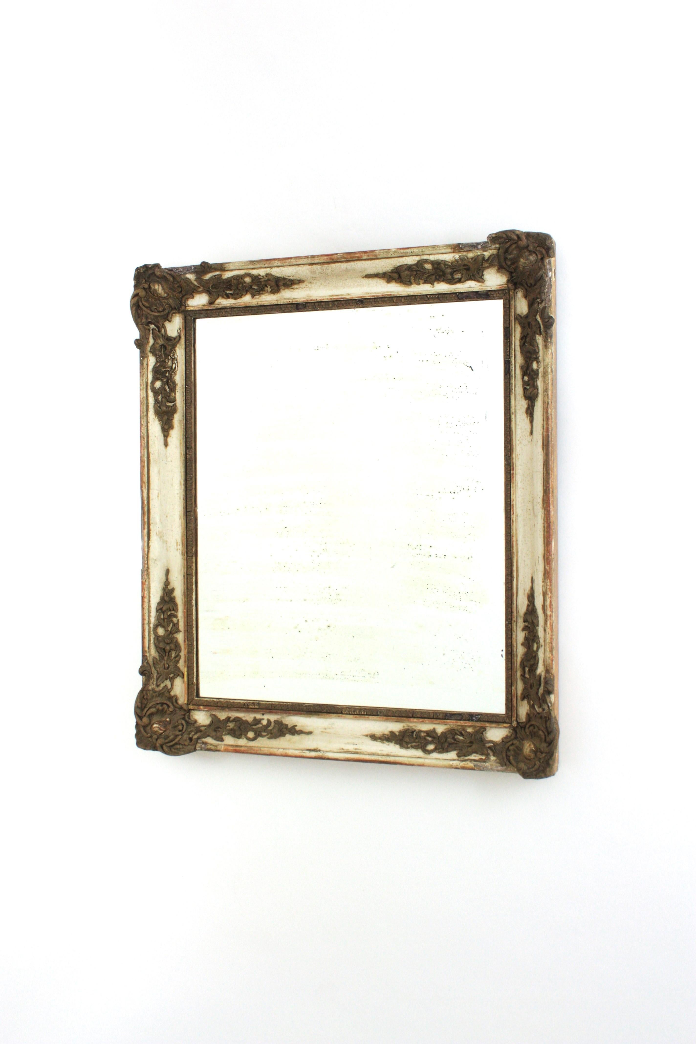 Miroir mural rectangulaire de style Empire avec cadre beige et doré en vente 3