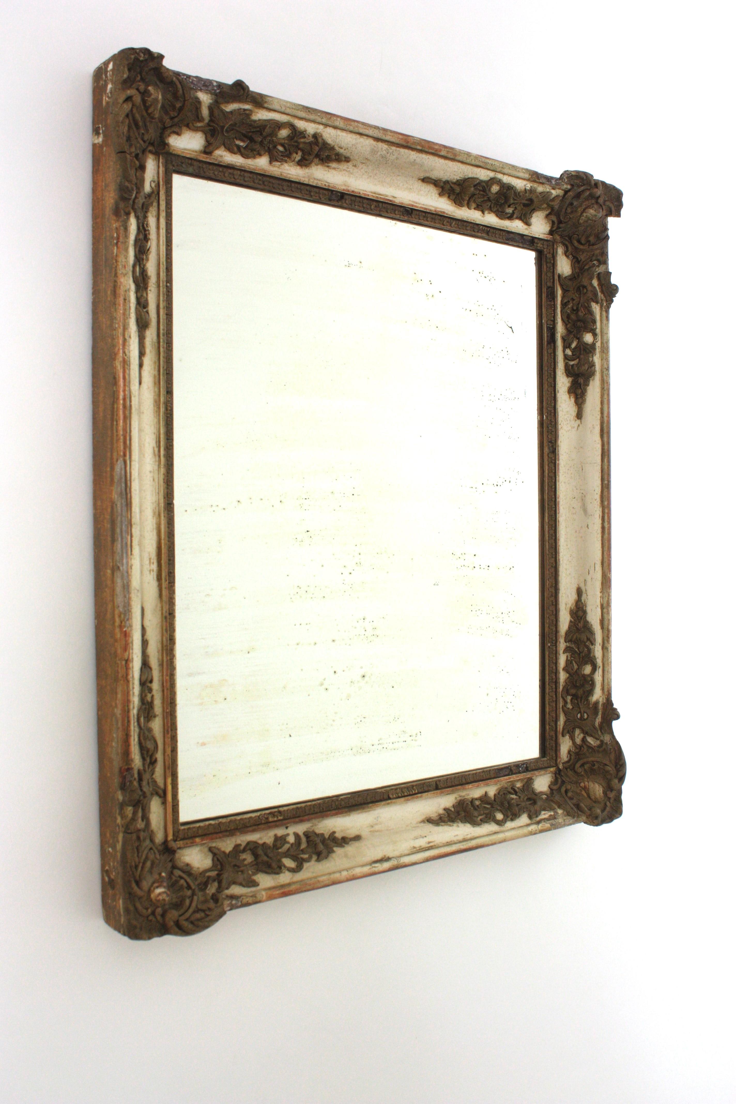 Doré Miroir mural rectangulaire de style Empire avec cadre beige et doré en vente