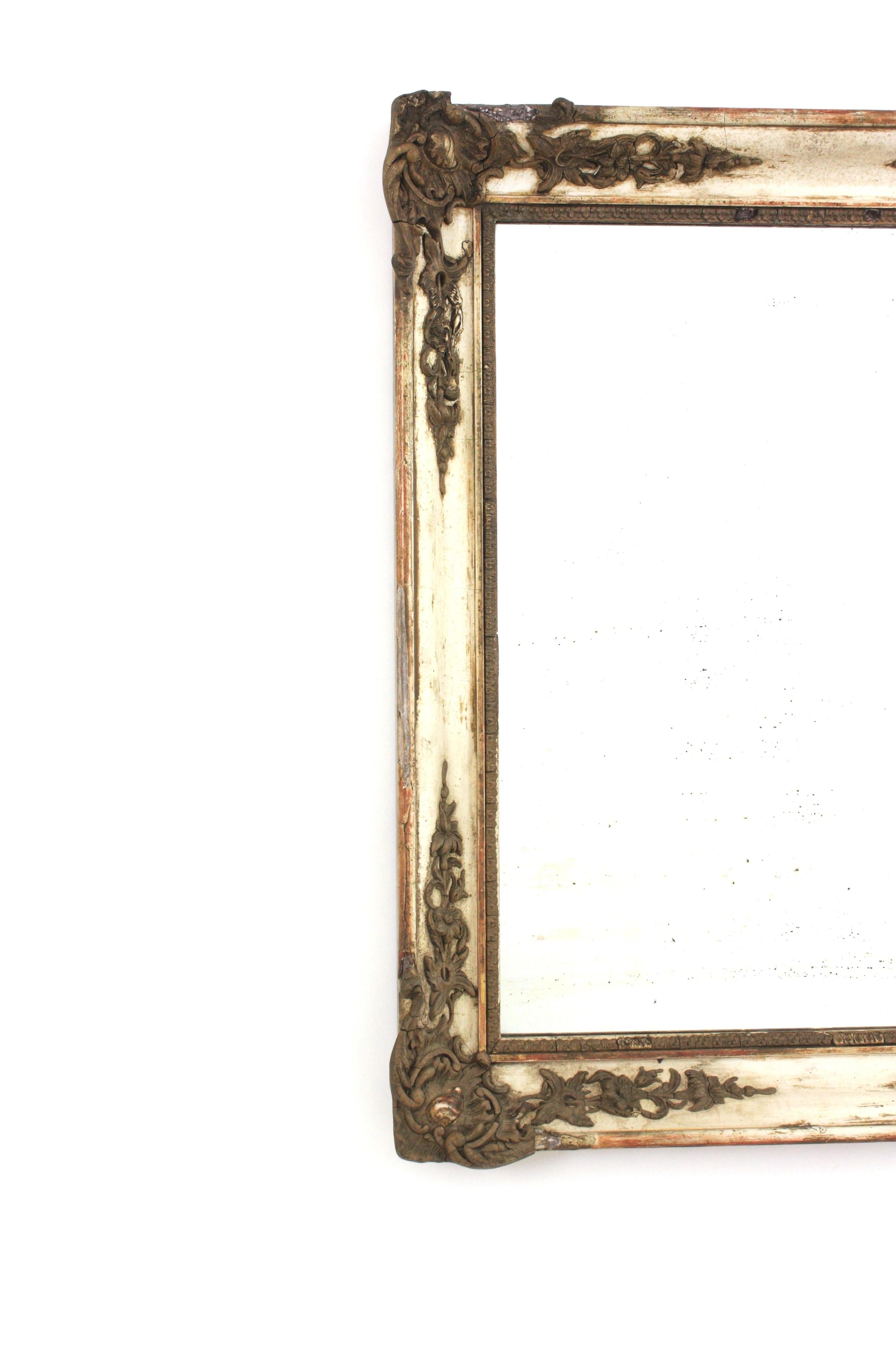 Miroir mural rectangulaire de style Empire avec cadre beige et doré Bon état - En vente à Barcelona, ES