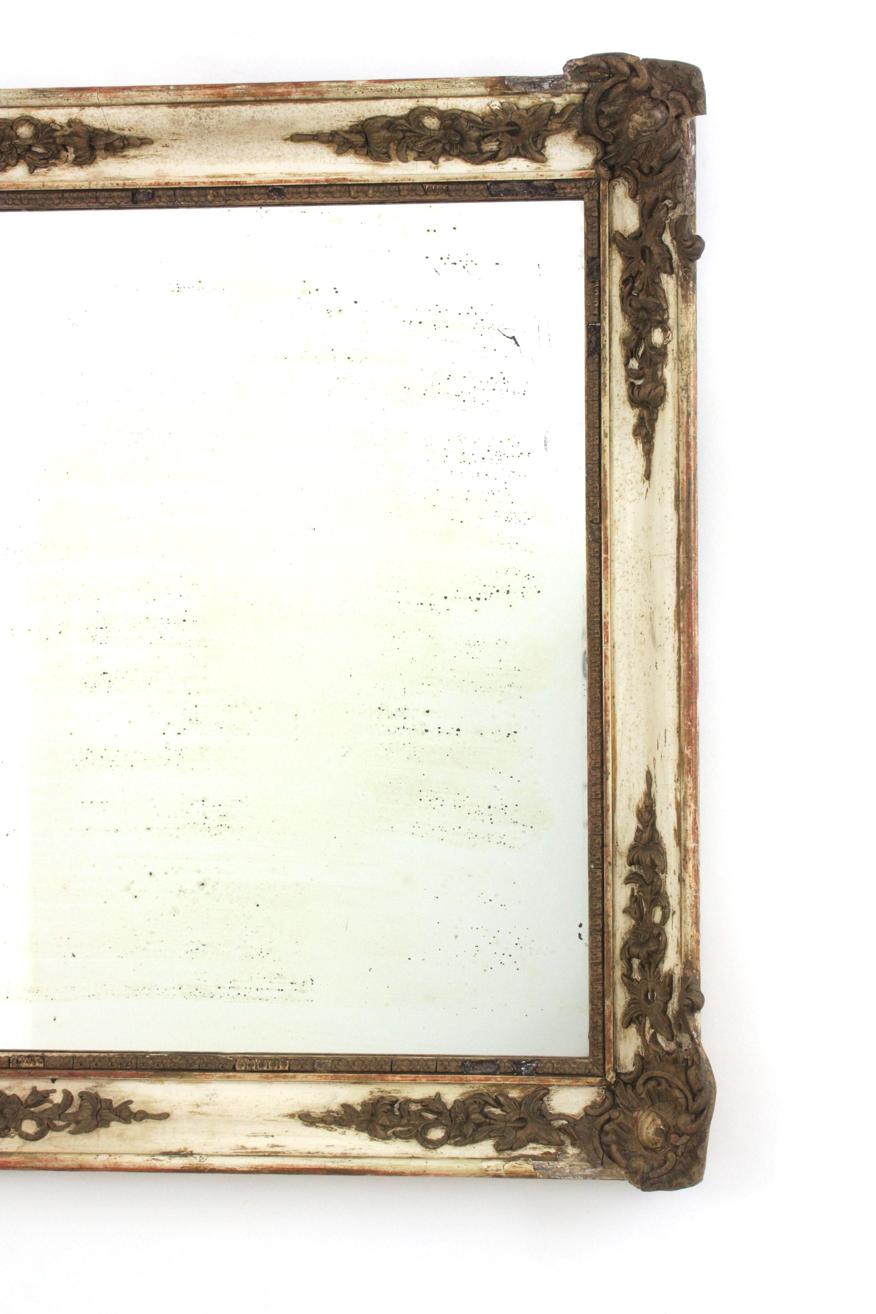 Miroir mural rectangulaire de style Empire avec cadre beige et doré en vente 1