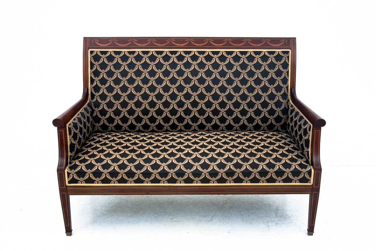 Empire style lounge set, Northern Europe, circa 1880. Furniture in very good condition, after professional renovation, upholstered with a new fabric.

Dimensions:

sofa height 99 cm, seat height 40 cm, width 146 cm, depth 77 cm

armchairs