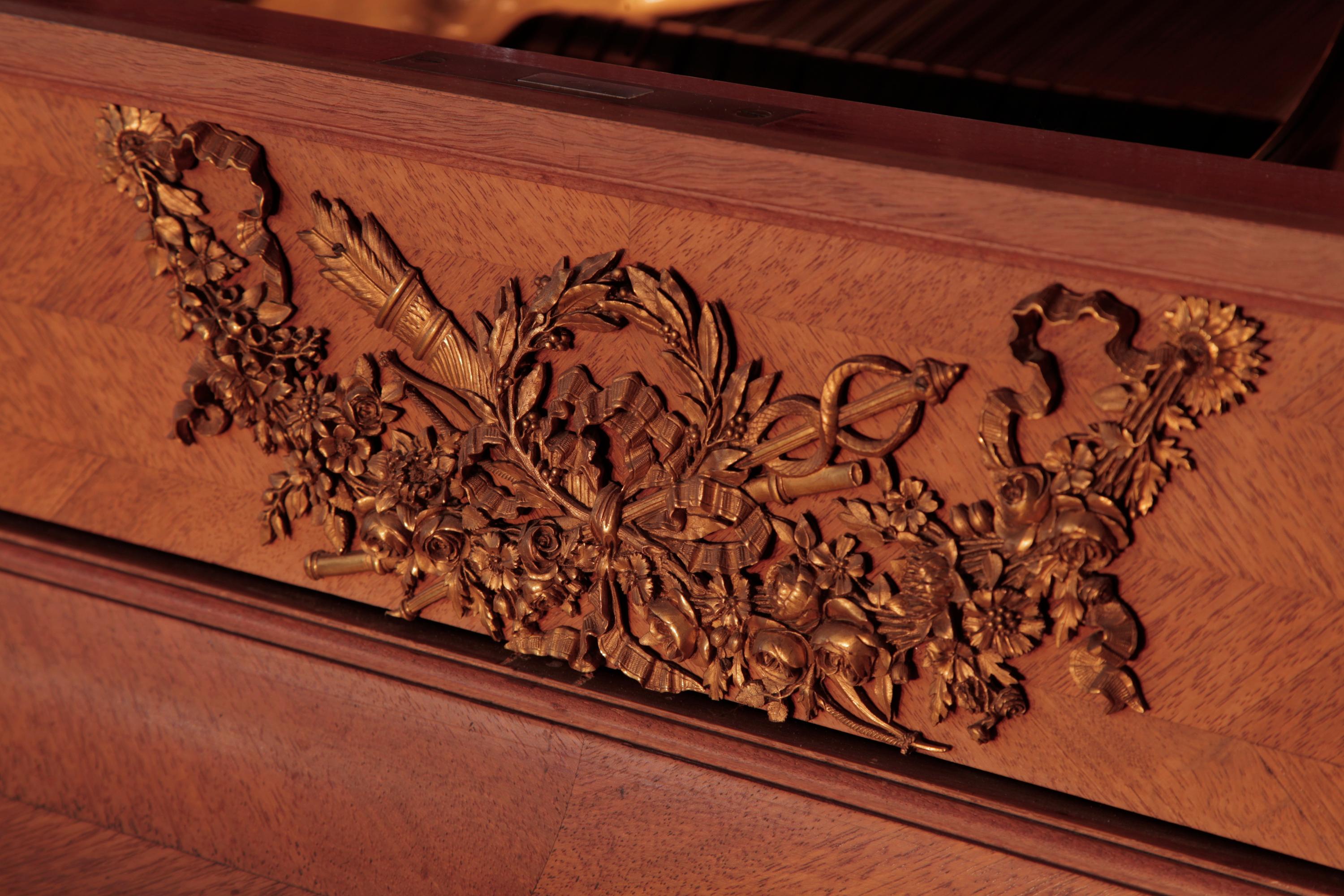 Piano à queue Schiedmayer de style Empire Montures en acajou taillé sur quartier et en bronze doré en vente 4