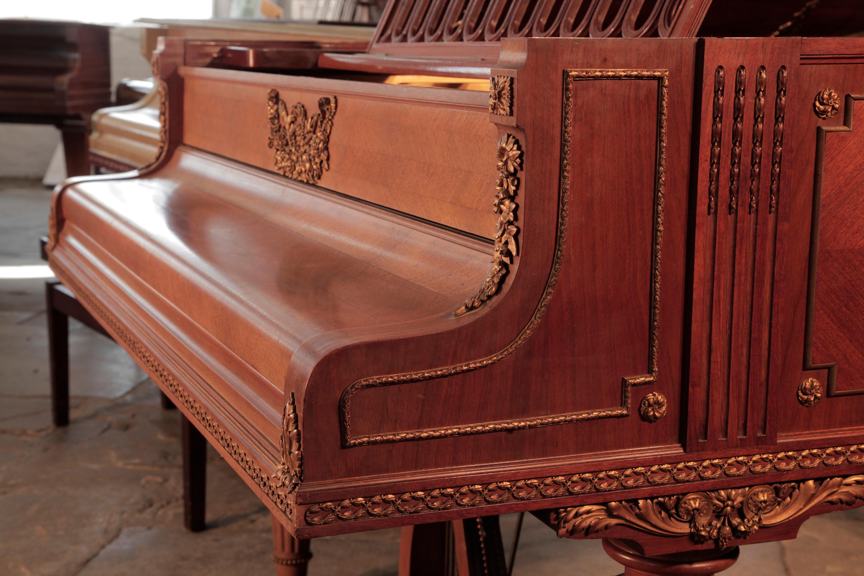 Allemand Piano à queue Schiedmayer de style Empire Montures en acajou taillé sur quartier et en bronze doré en vente