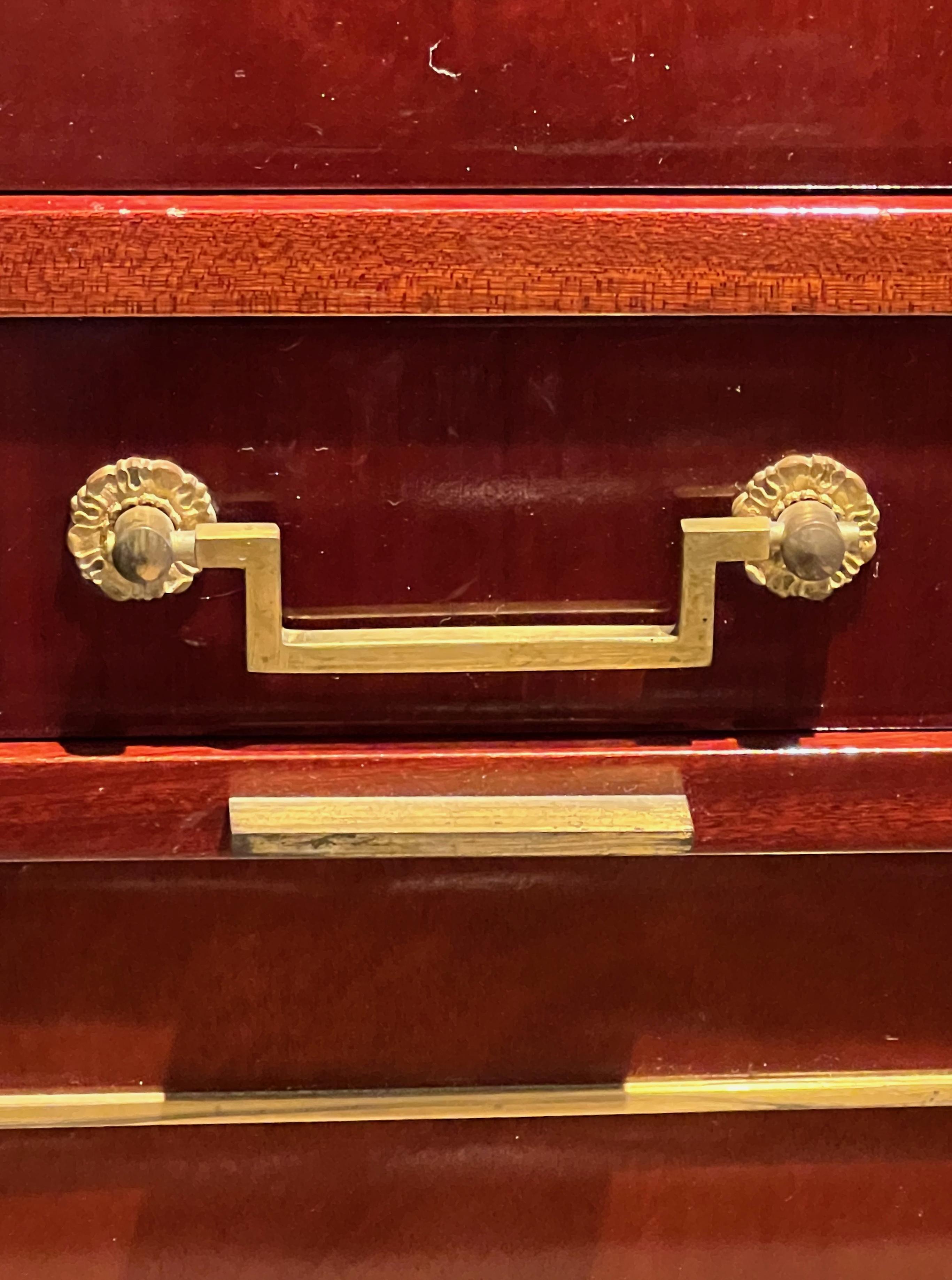 Scrivania in stile impero in mogano fiammato in stile Aldo Tura in vendita 3