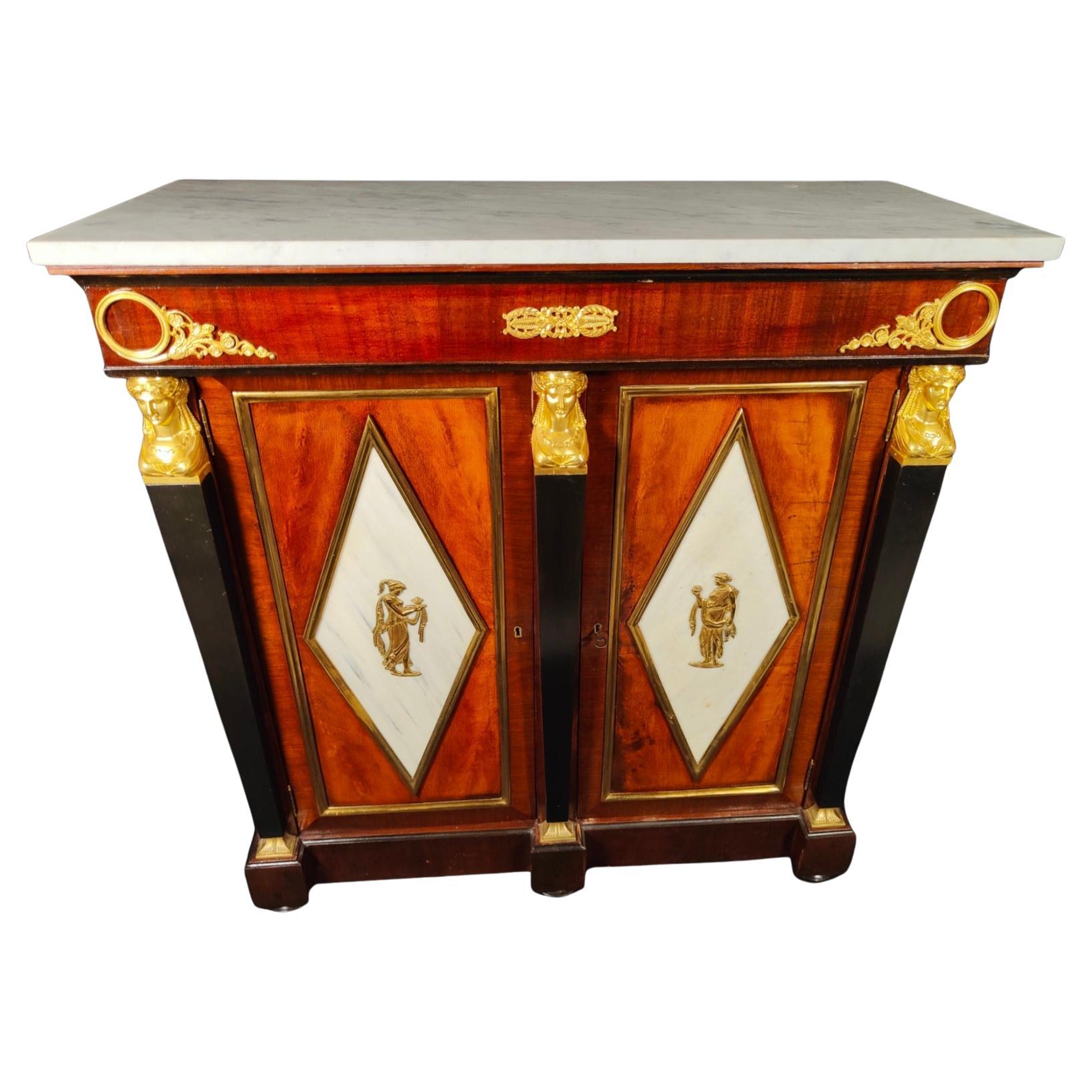 Meuble de rangement d'appoint de style Empire du 19ème siècle en vente