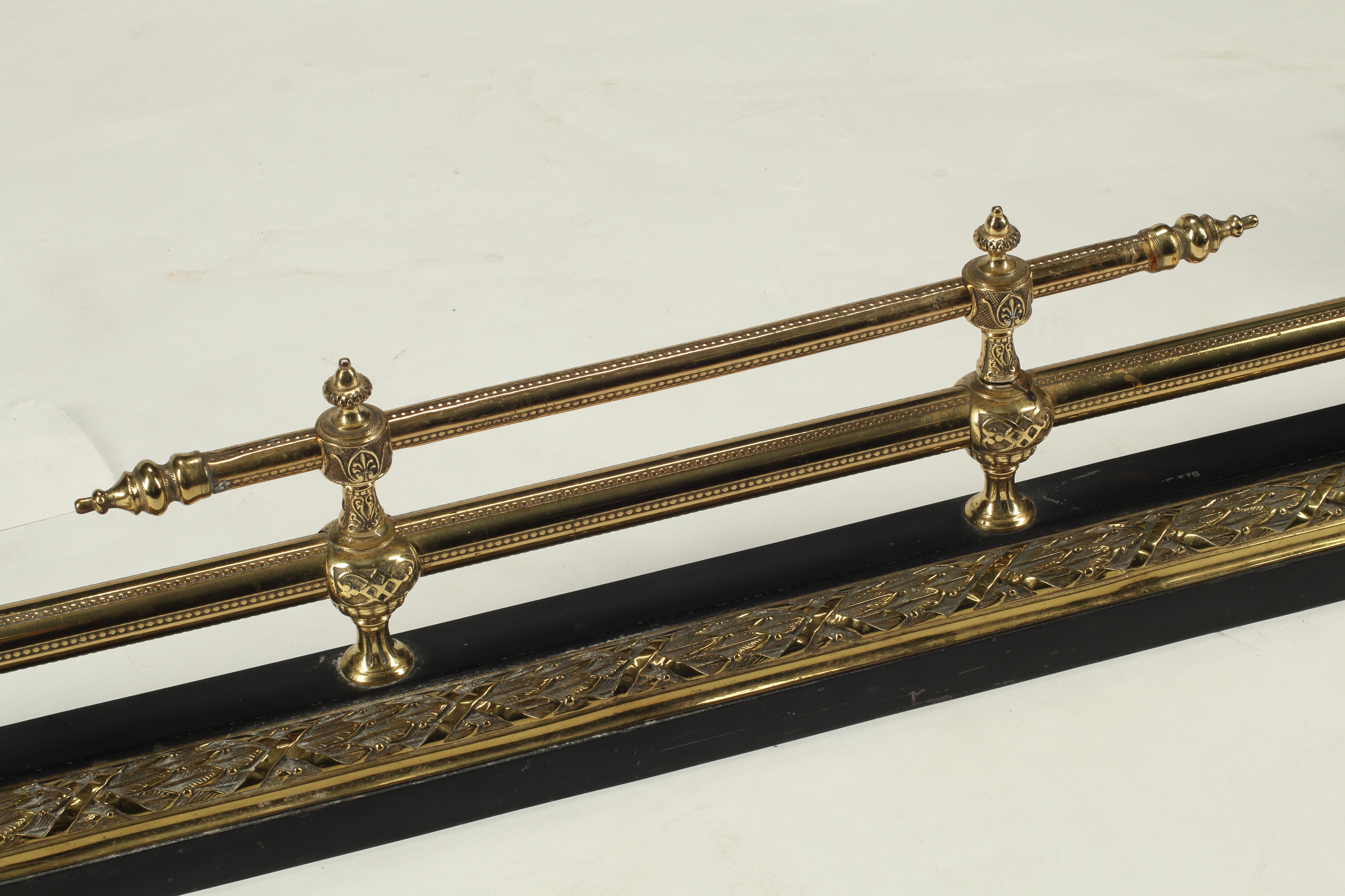 Versilberter Bronze-Feuerschutz im Empire-Stil, Französisch, spätes 19. Jahrhundert im Angebot 2
