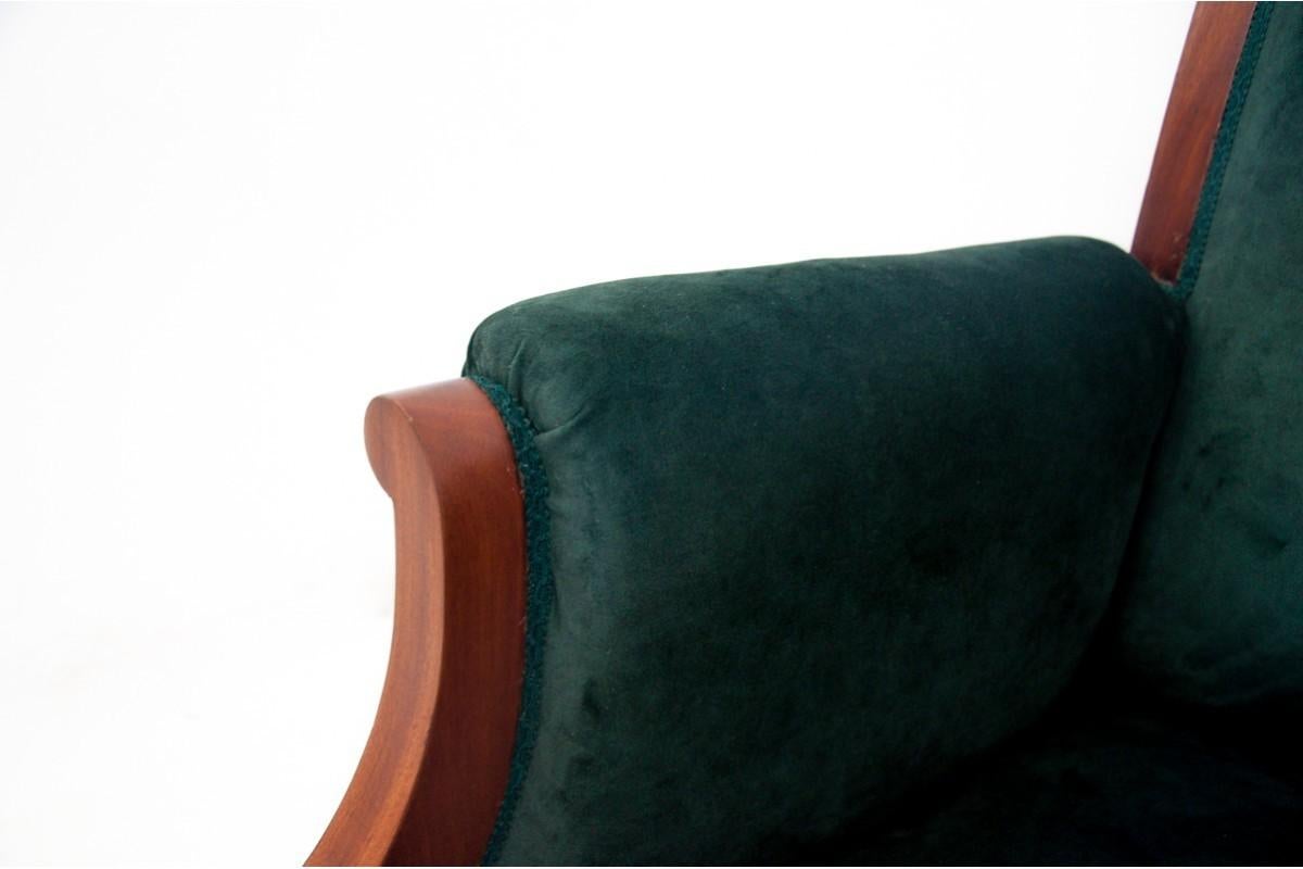 Empire style sofa, Northern Europe, circa 1840.

Very good condition, after professional renovation and replacement of upholstery.

Wood: mahogany

dimensions: height 106 cm seat height 47 cm width 132 cm depth 67 cm