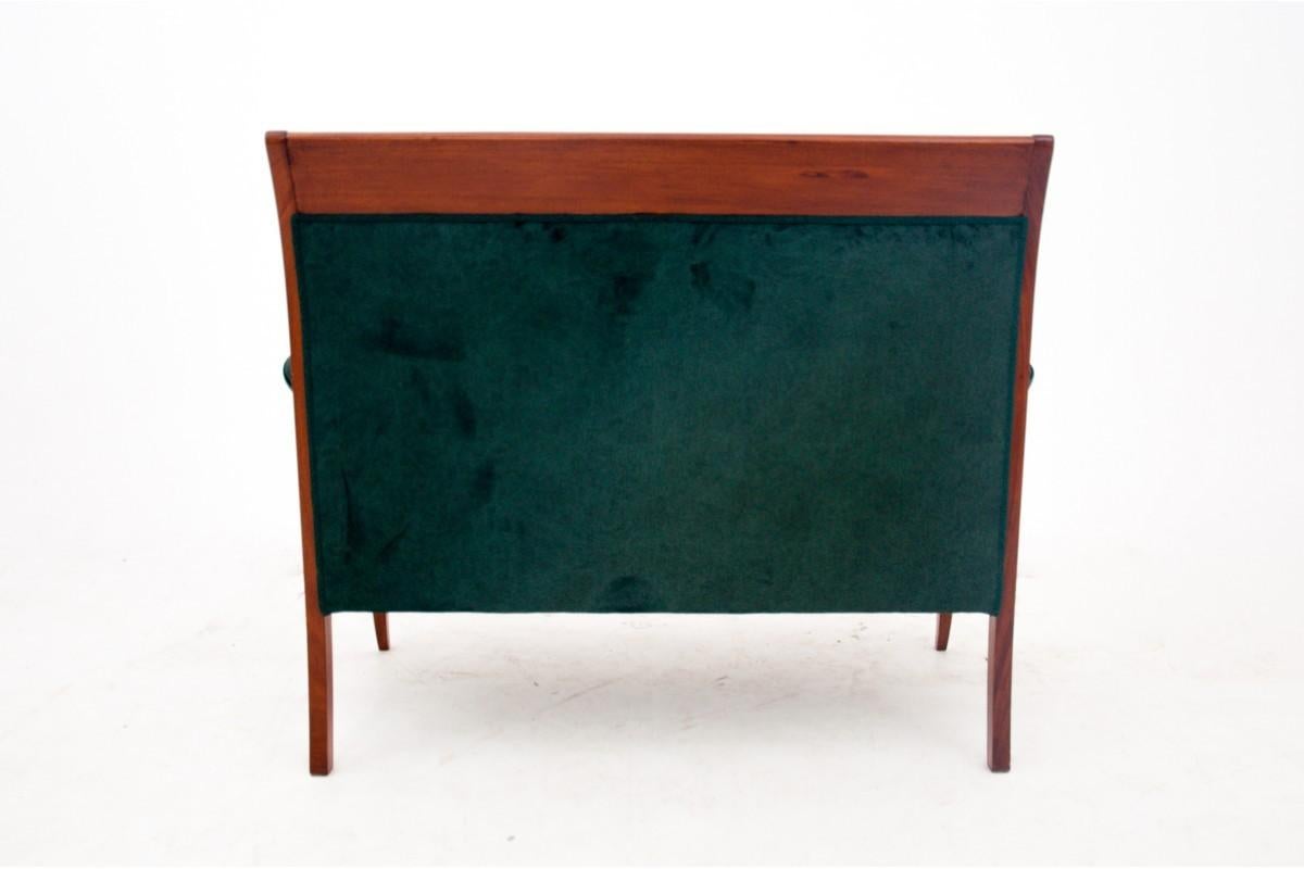 Walnut Empire style sofa, Northern Europe, circa 1840. For Sale