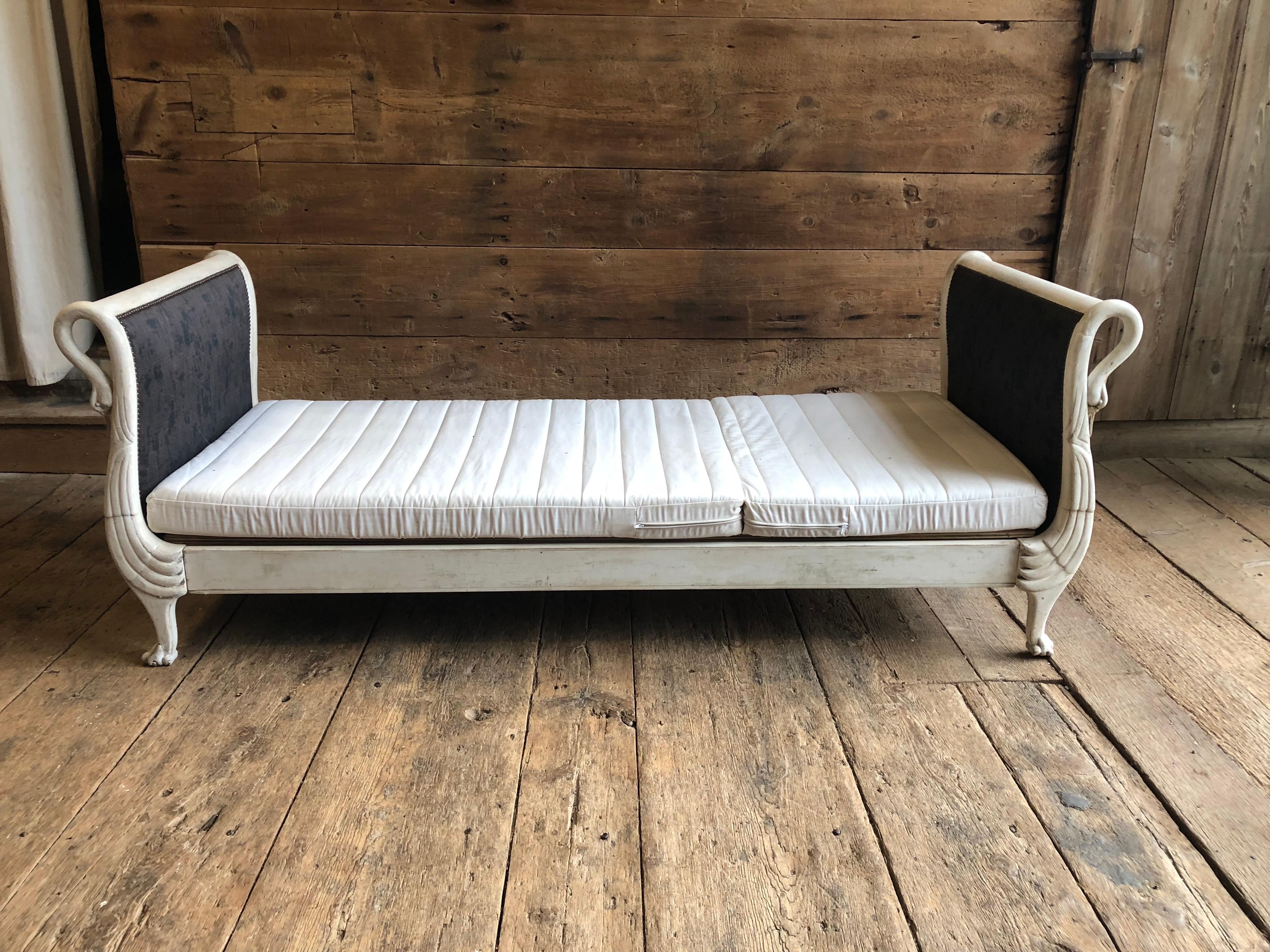 Empire Style Swan Day Bed, French 19th Century In Good Condition In Doylestown, PA
