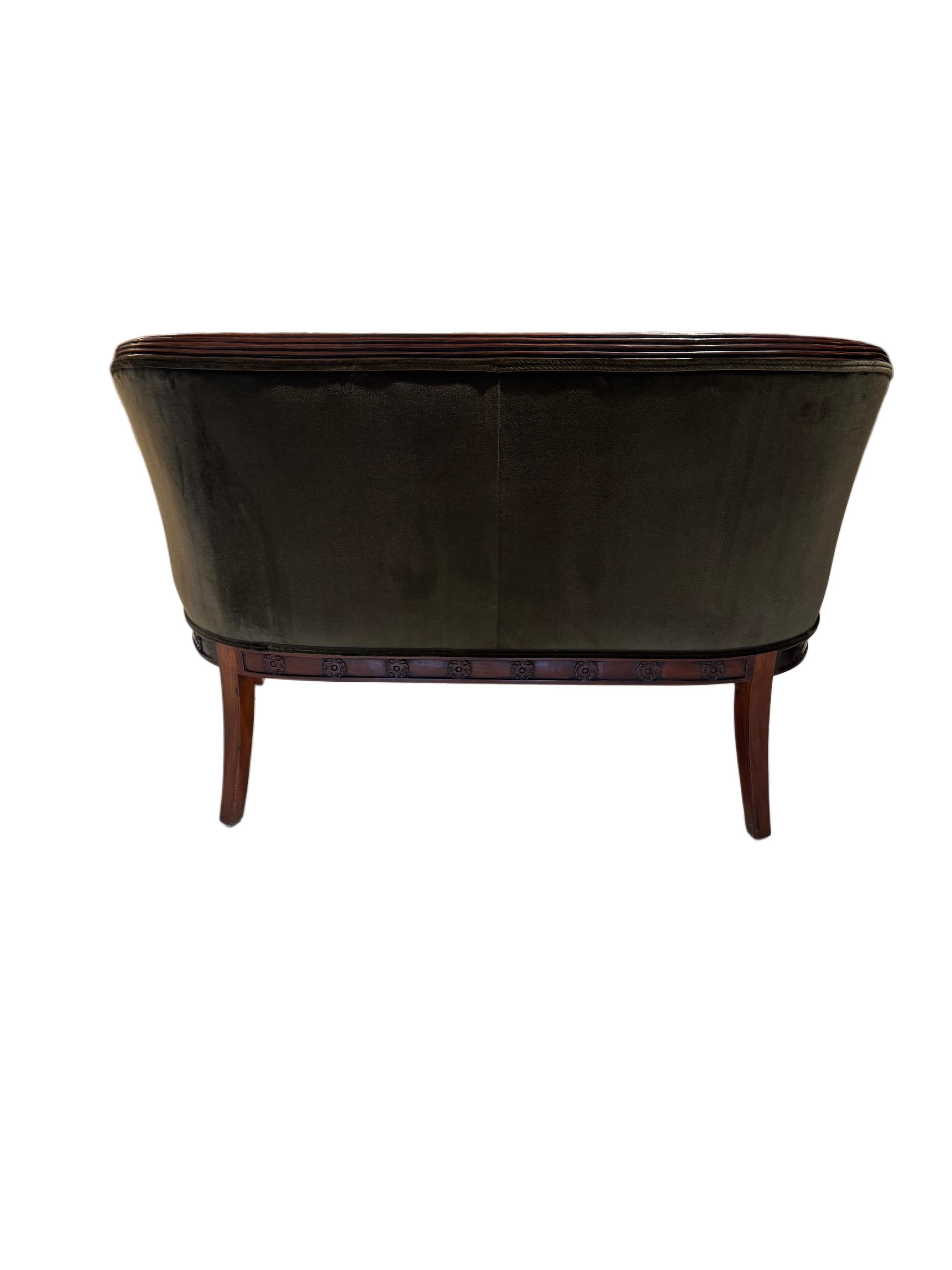 Neoimpero Divano a cigno in stile impero in velluto di Oliver in vendita