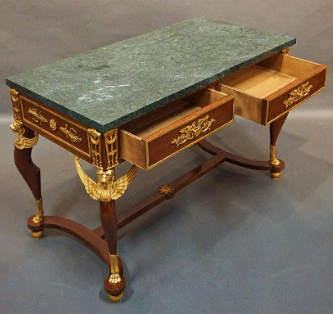 Table, bureau de style Empire en bronze doré, acajou et marbre. Bon état à Saint-Ouen, FR