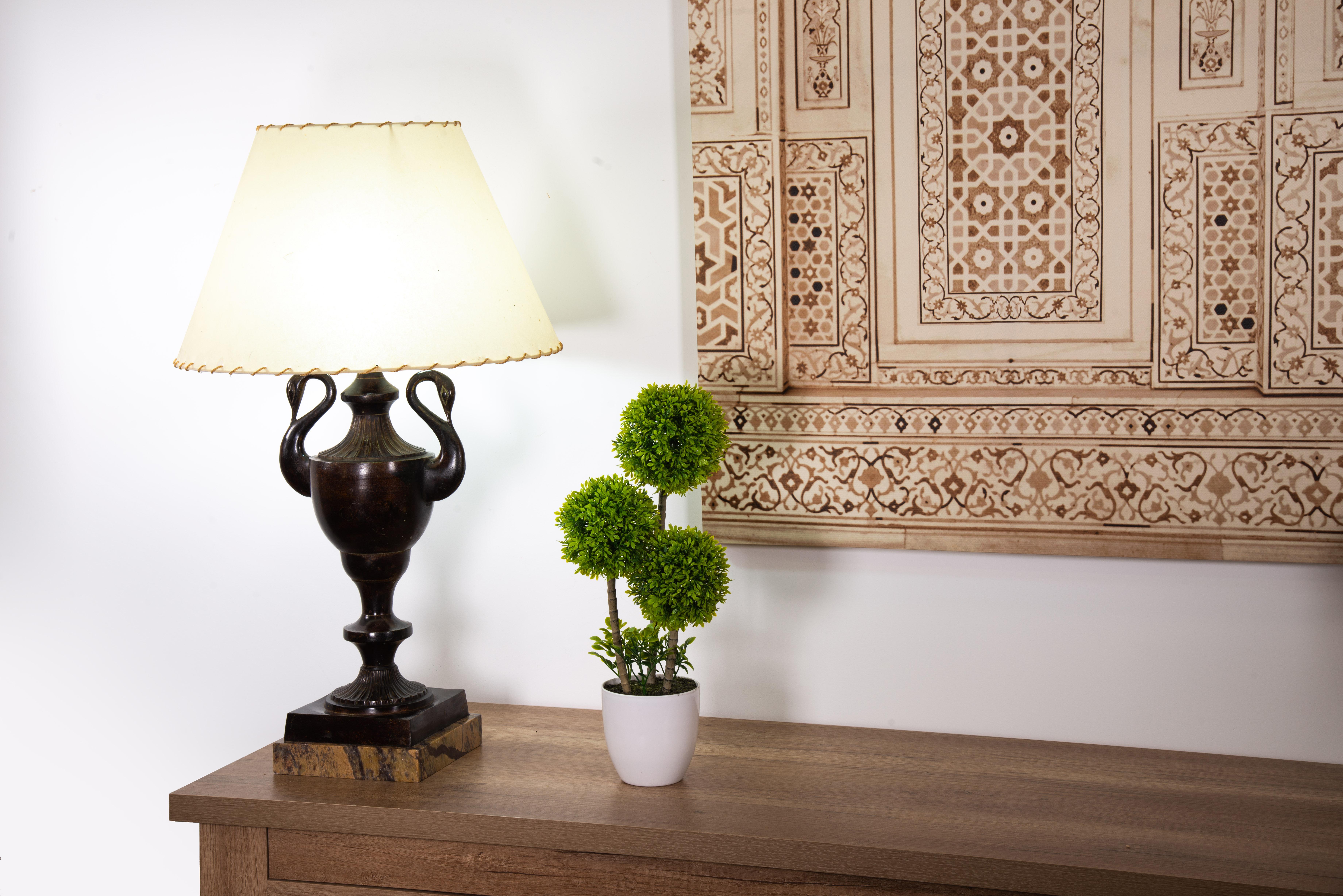 Empire style lamp (without shade). Patinated bronze.
marble base Table lamp elevated on a marble base, it is shaped like a vase with handles in the shape of simplified swan heads, following examples from the 19th century. 
Weight: 7.5kg
· Size: