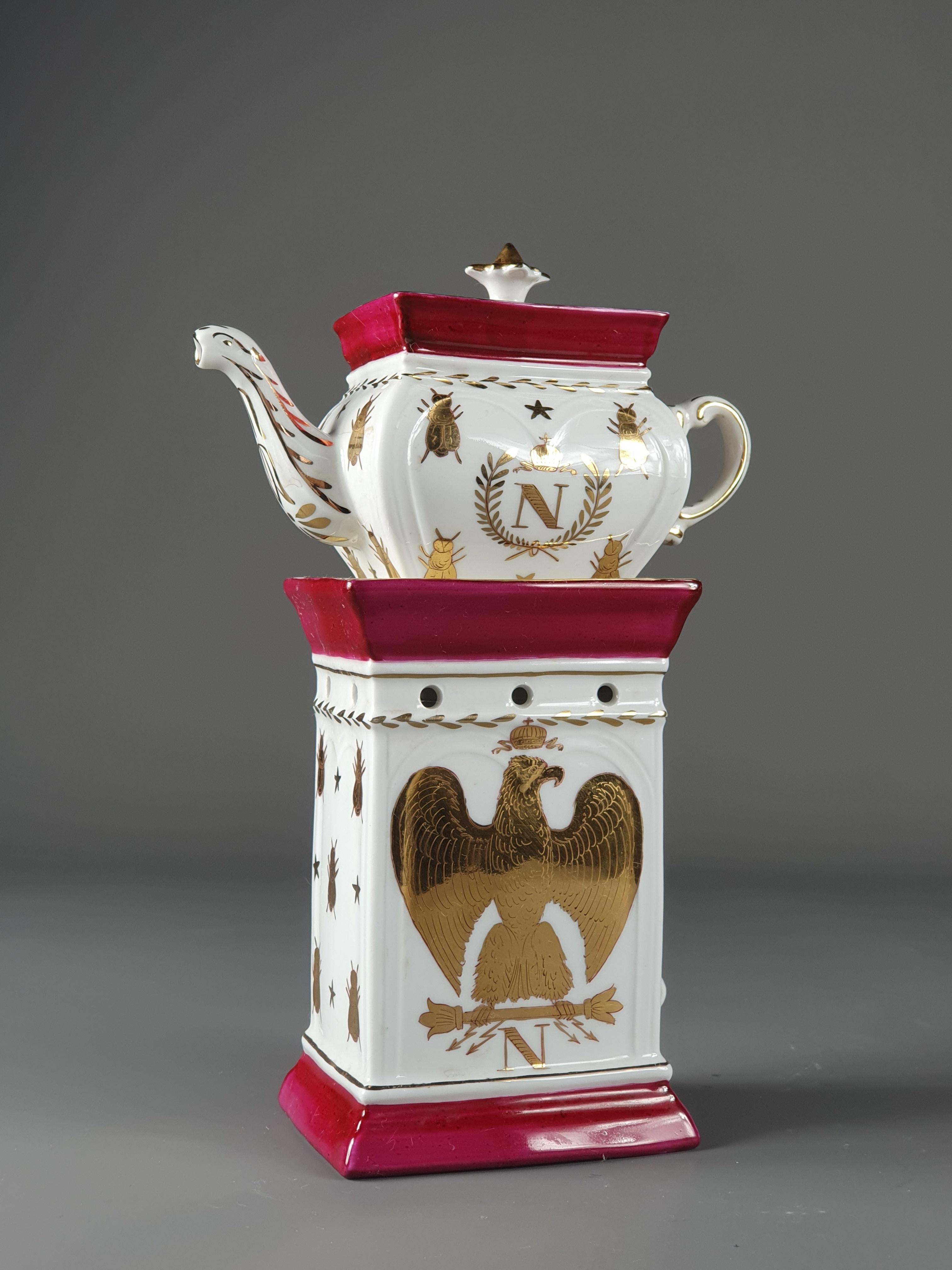 Empire Style Teapot in Paris Porcelain In Excellent Condition In BARSAC, FR