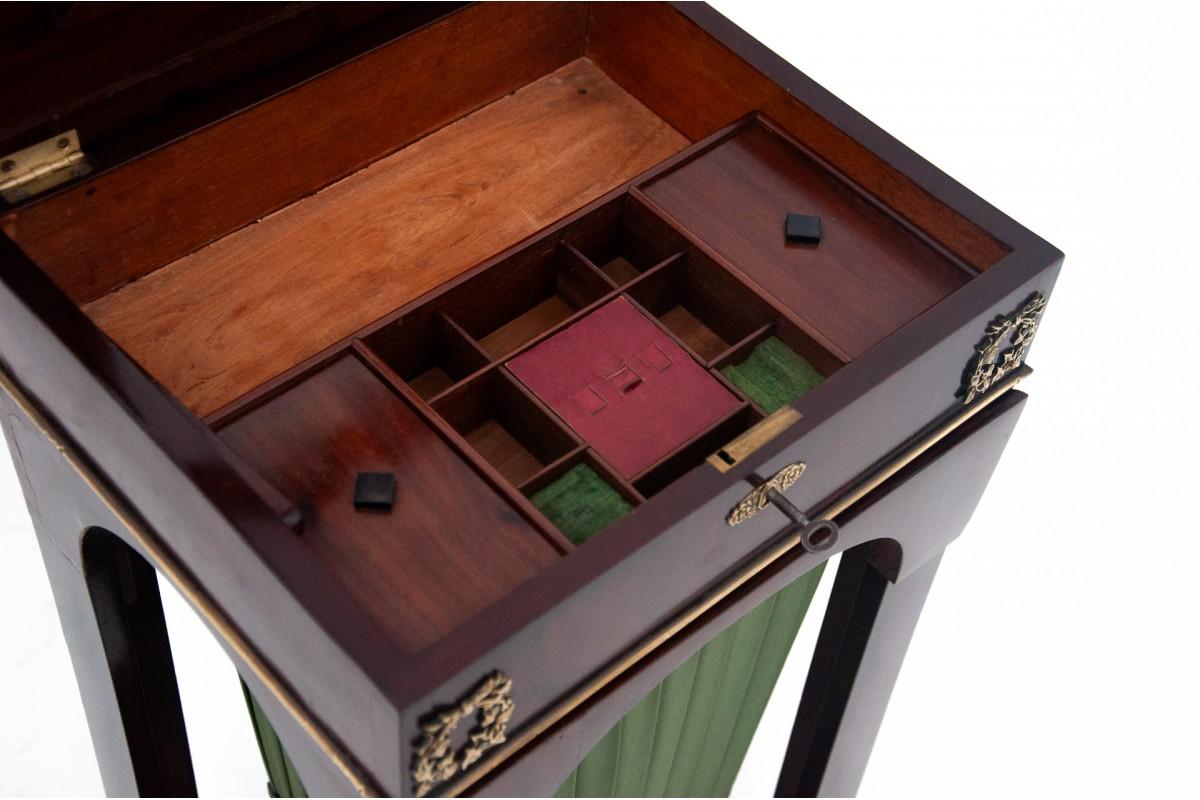 Metà XIX secolo Tavolo da gioco in stile impero, Europa occidentale, circa 1860. in vendita