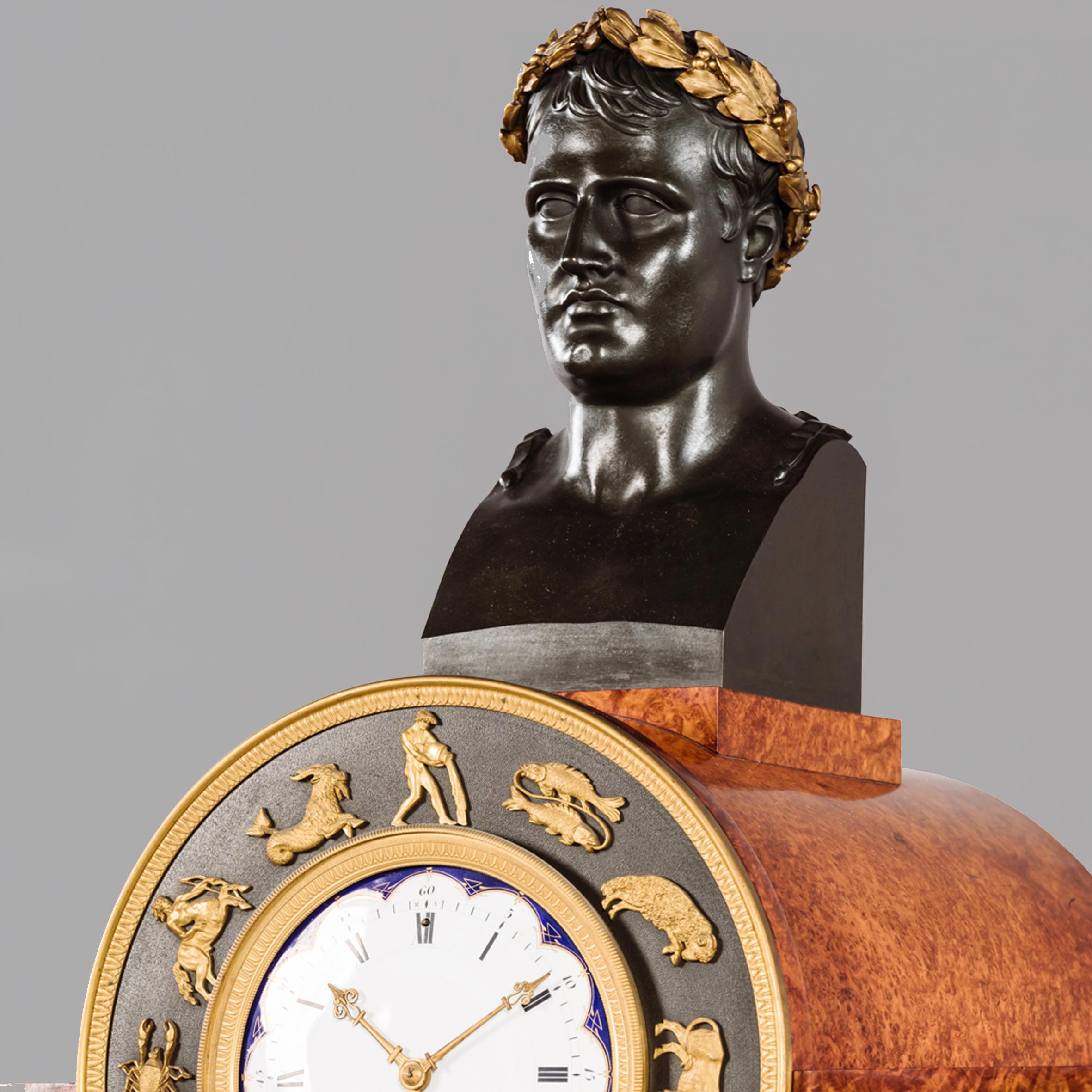 Vitrineschrank im Empire-Stil mit integrierter Uhr von Eugene Brunet im Zustand „Gut“ im Angebot in Brighton, West Sussex