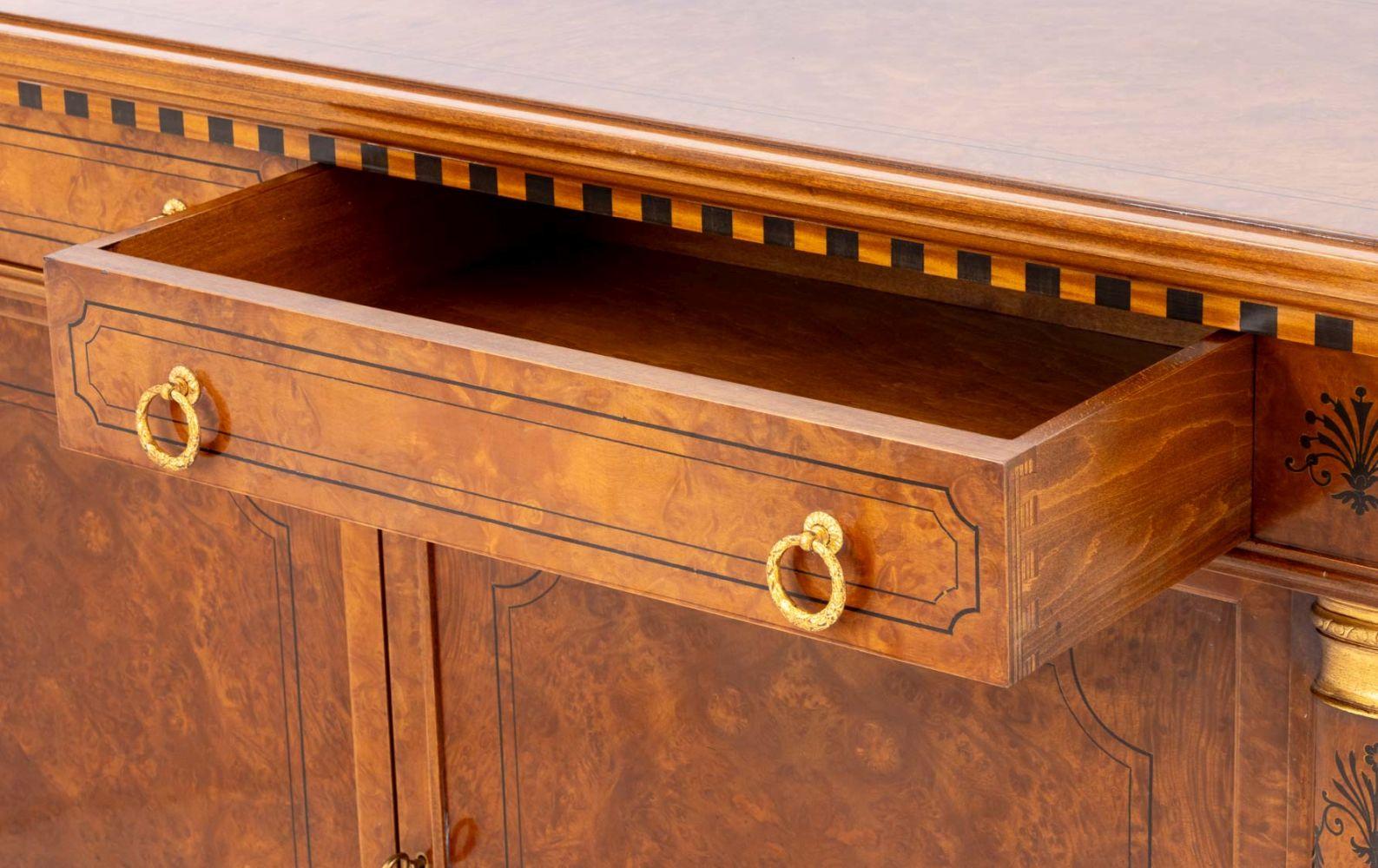 Buffet in noce stile Impero In condizioni buone in vendita a Astoria, NY