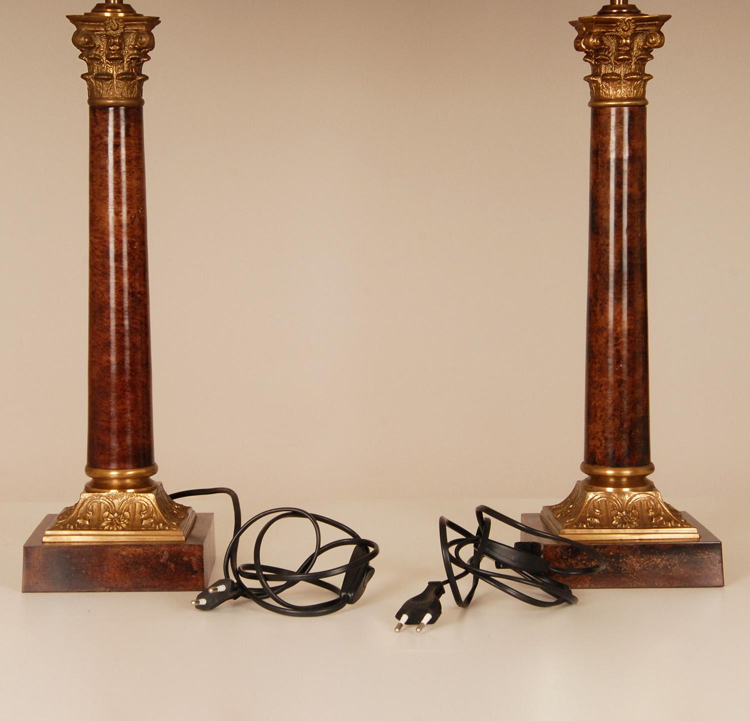 Empire-Tischlampen, vergoldete Bronze, korinthische Säule, E.F. Caldwell Vintage - ein Paar 4