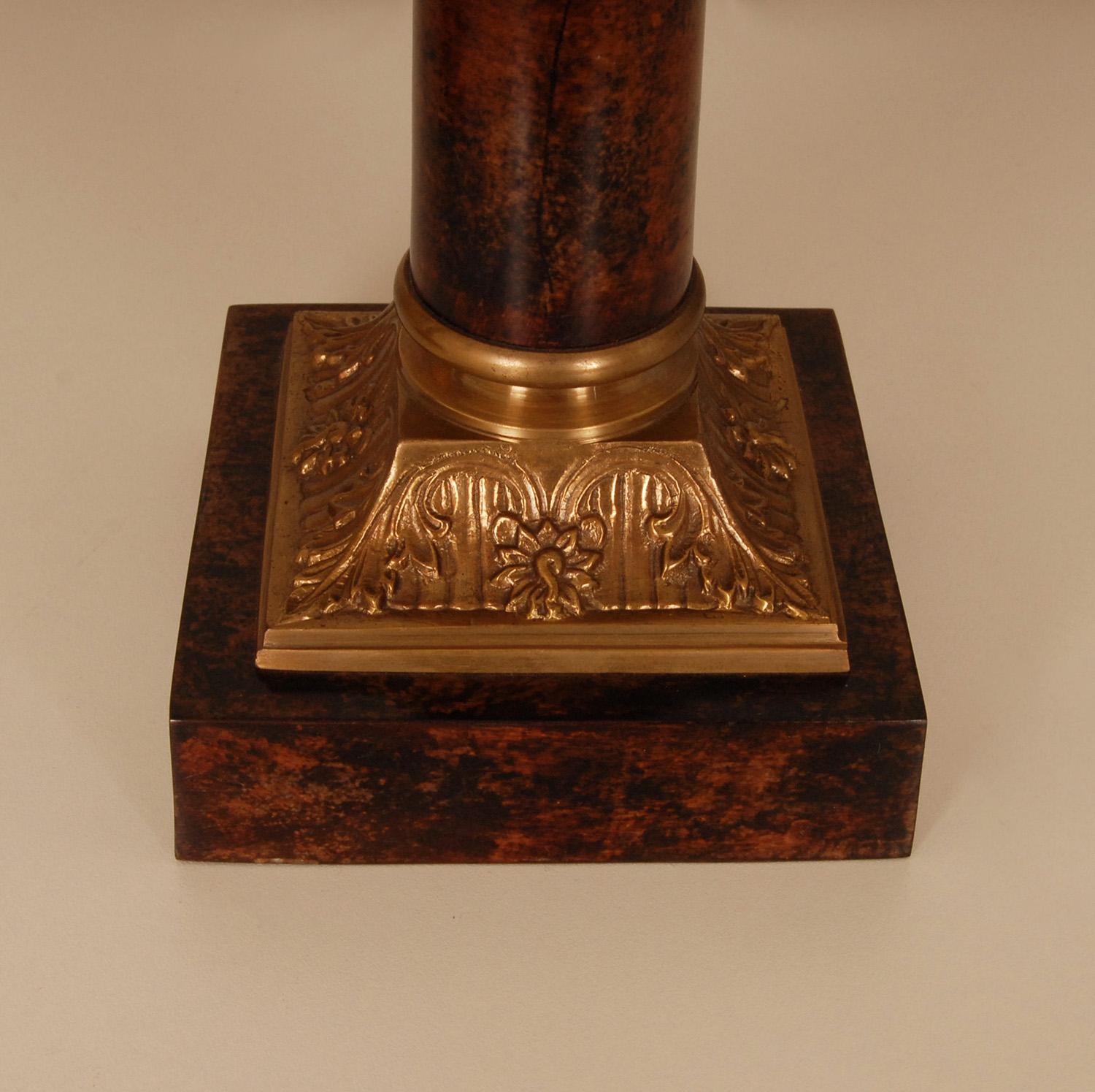 Empire-Tischlampen, vergoldete Bronze, korinthische Säule, E.F. Caldwell Vintage - ein Paar (Ende des 20. Jahrhunderts)