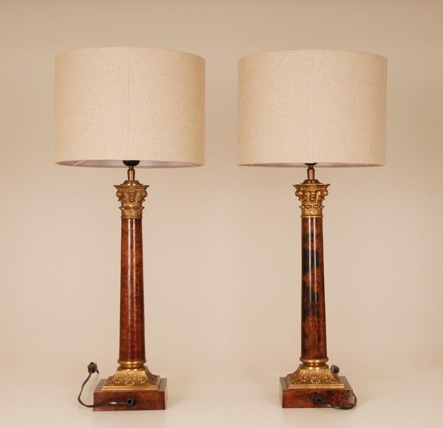 Empire-Tischlampen, vergoldete Bronze, korinthische Säule, E.F. Caldwell Vintage - ein Paar 2