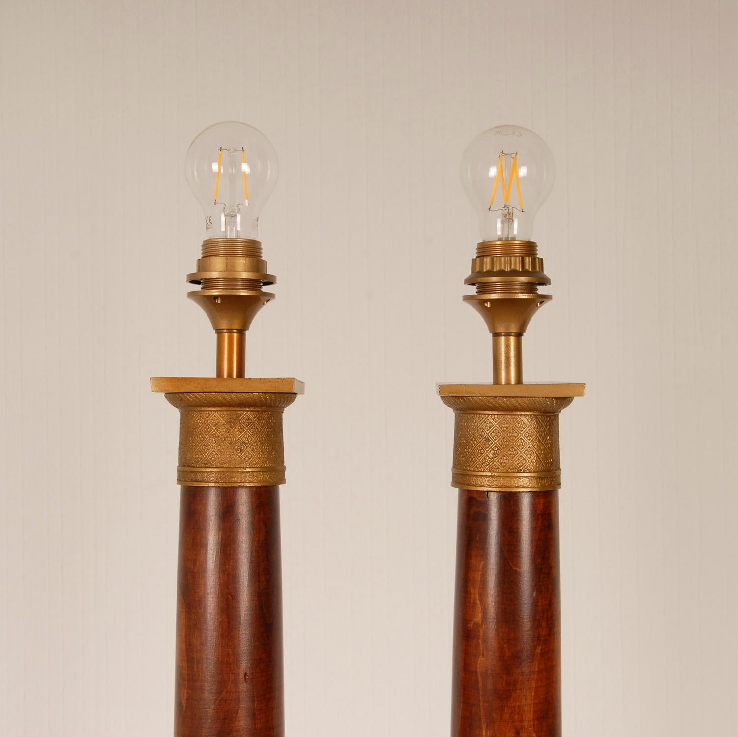 Empire Table Lamps Regency Gold Gilt Bronze Mahogany Column Lamps French a pair In Good Condition In Wommelgem, VAN