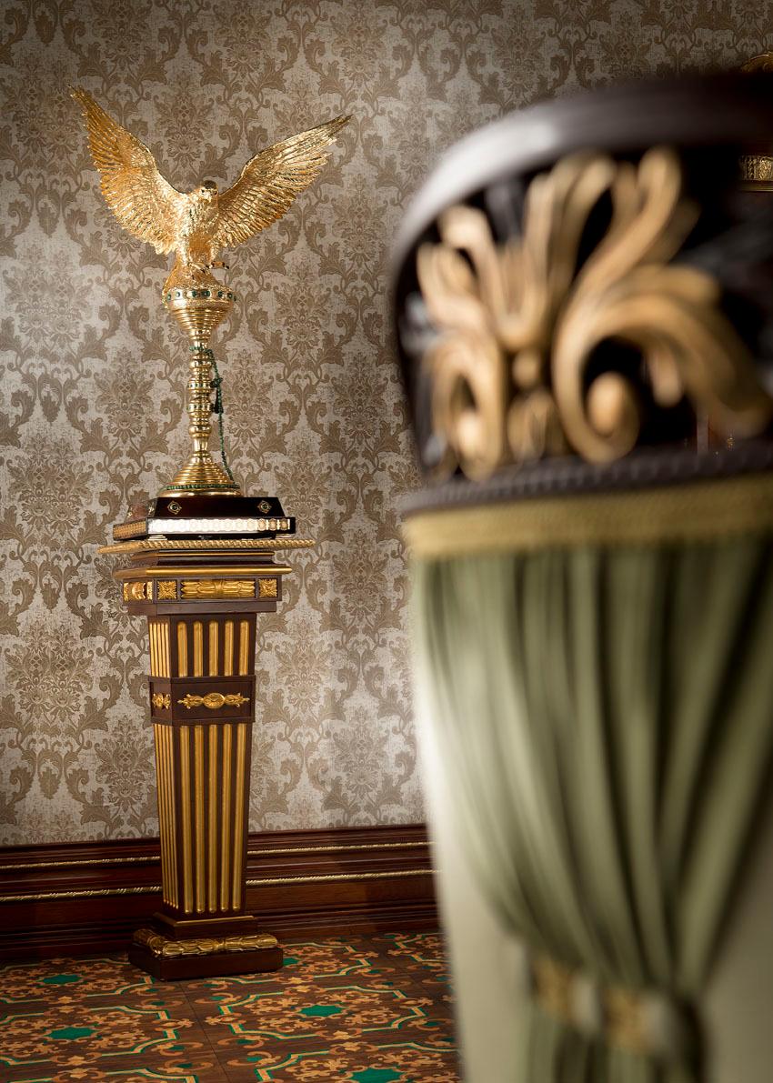 Fauteuil Empire en noyer et feuilles d'or, fabriqué à la main par la main, de style Modenese Neuf - En vente à PADOVA, Italy